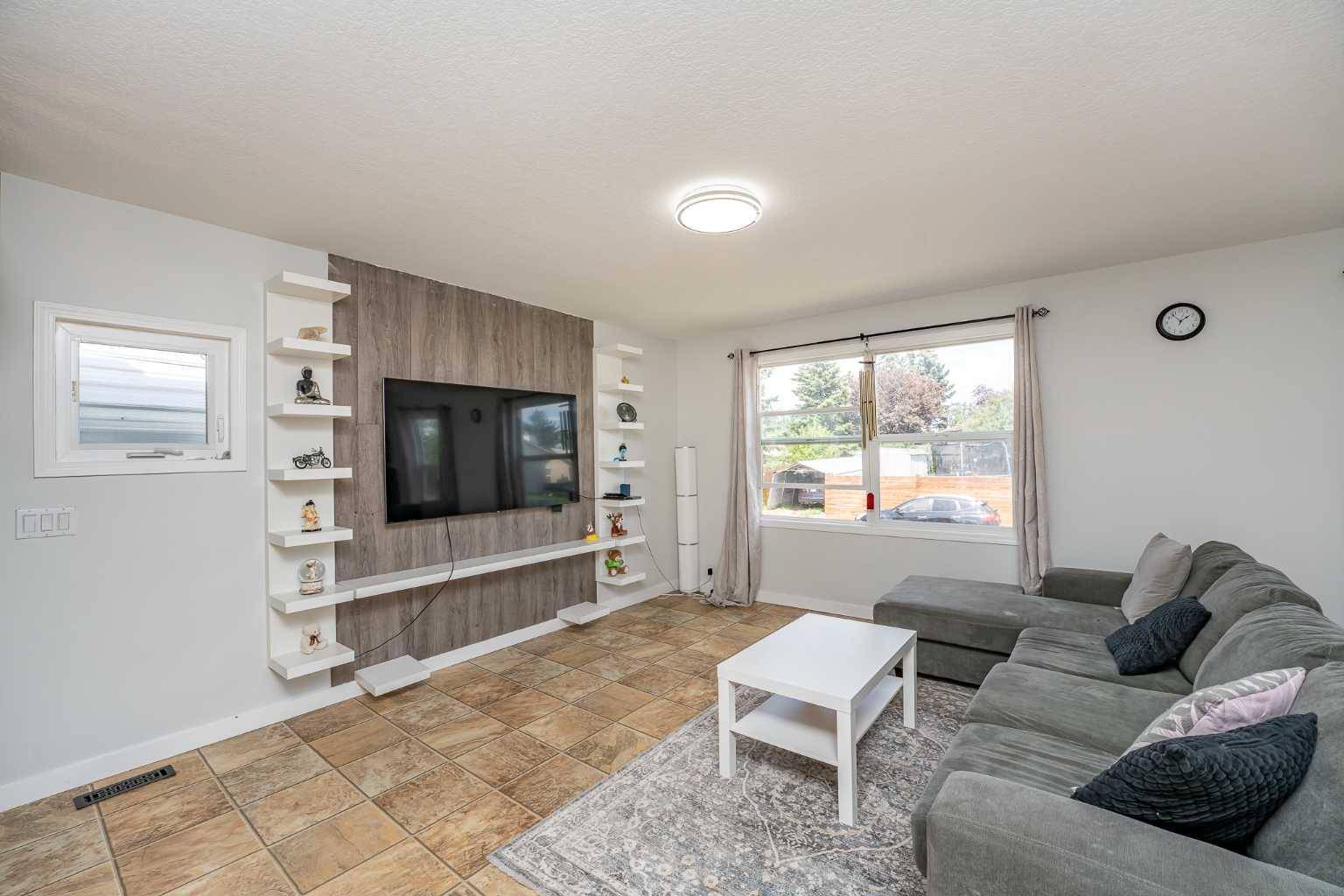 123 Castleglen RD Northeast, Calgary, AB T3J 1P2