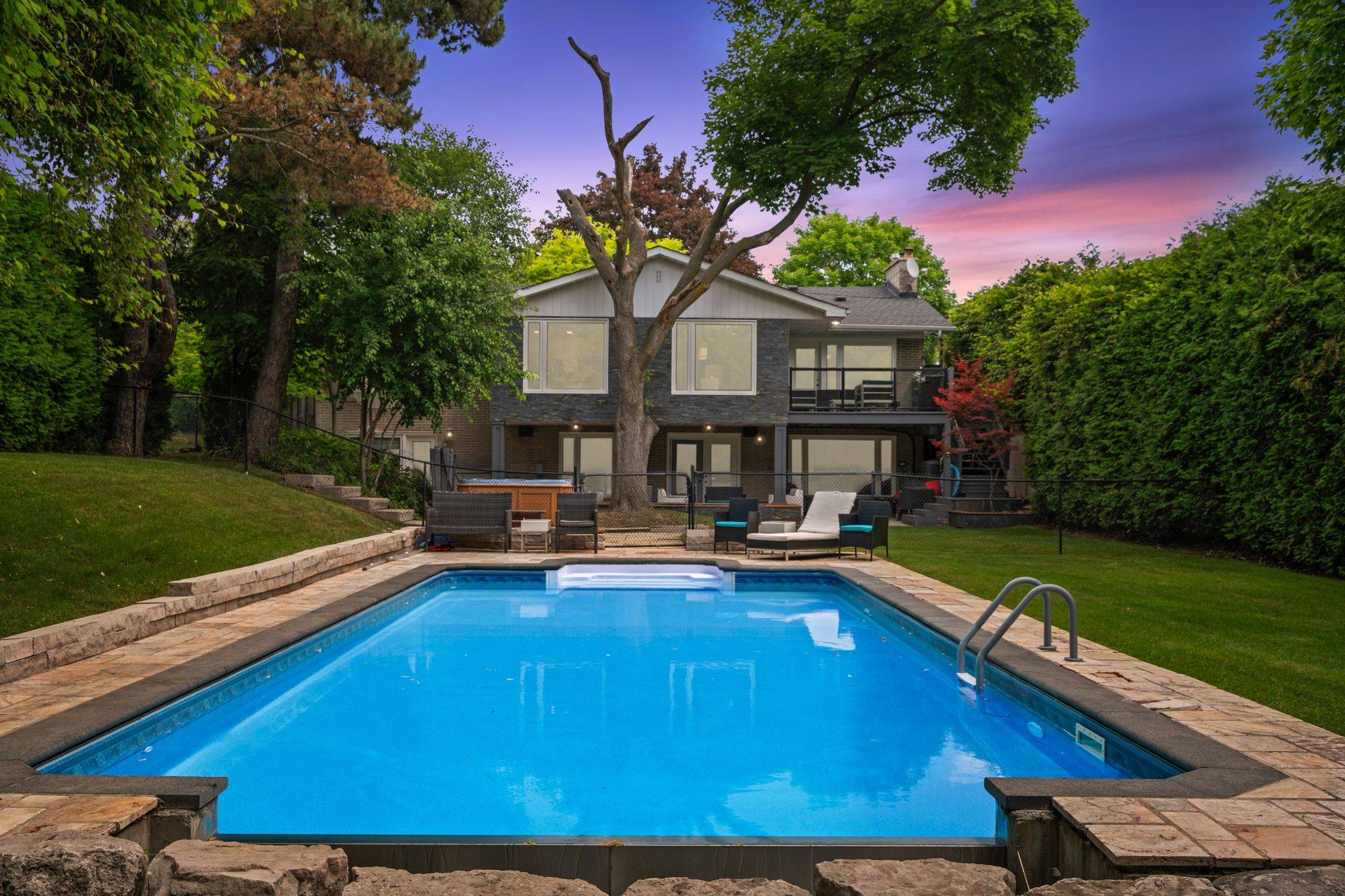 Toronto C15, ON M2K 2C1,42 Heathview AVE
