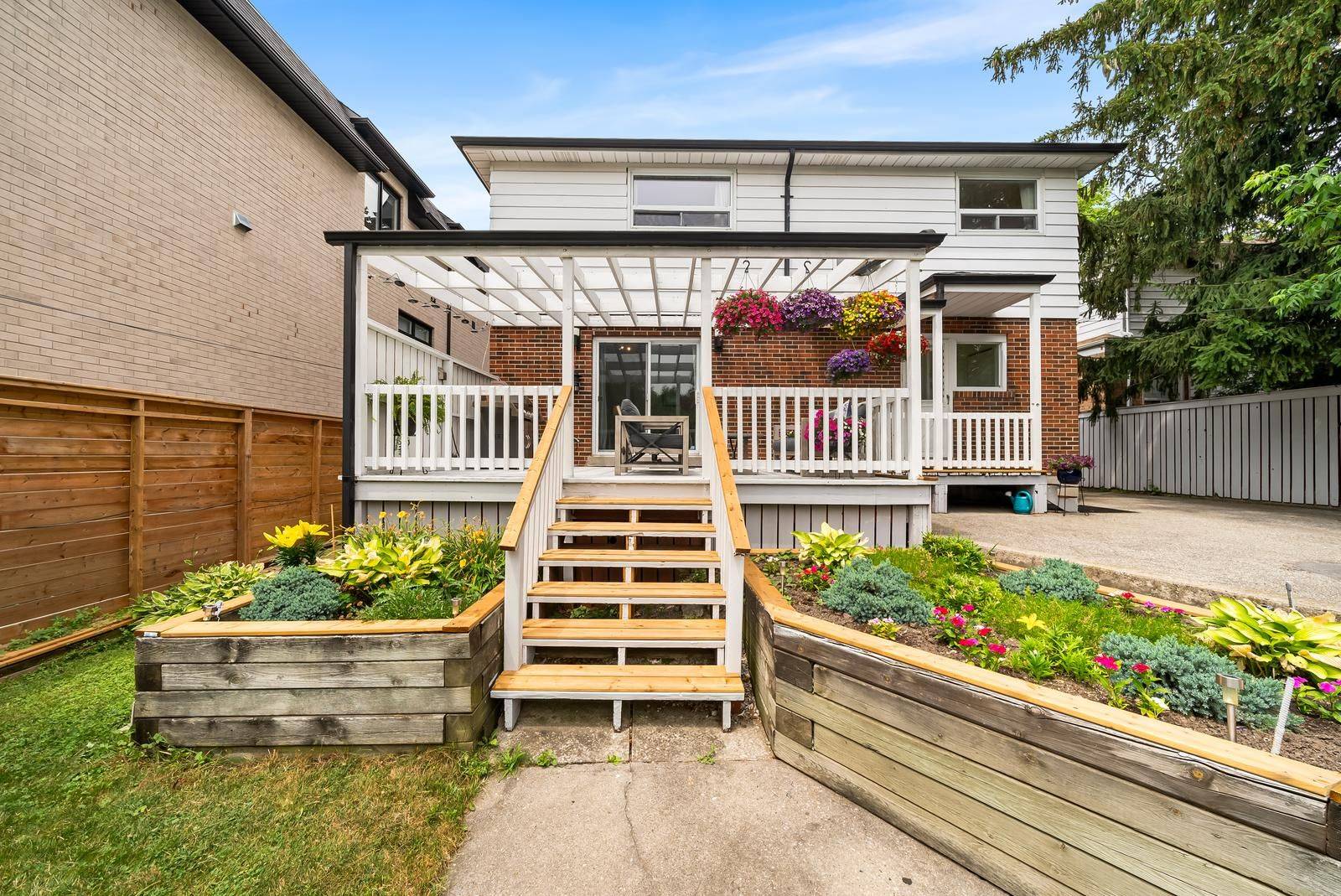 Toronto C07, ON M2R 1E2,237 Churchill AVE
