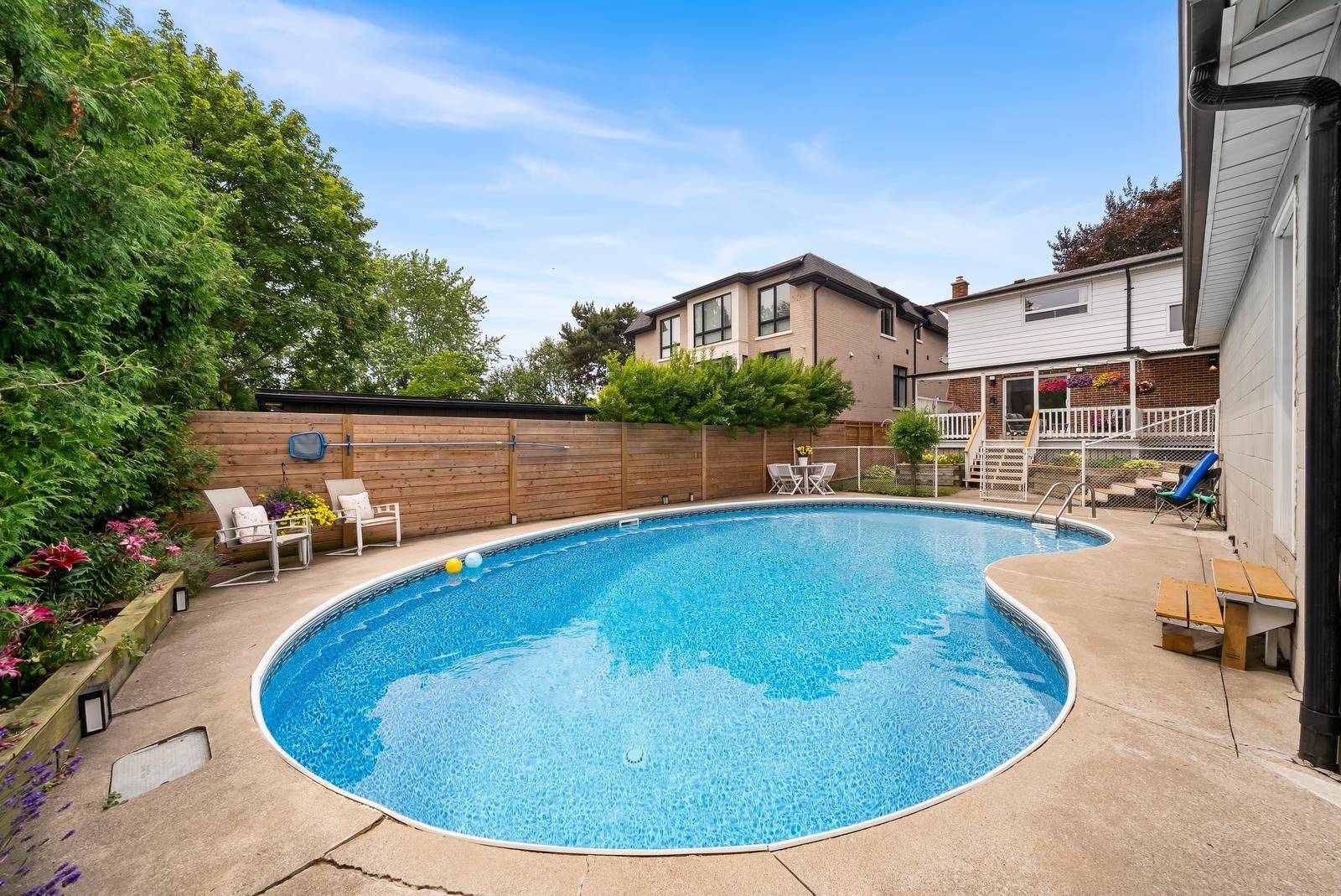 Toronto C07, ON M2R 1E2,237 Churchill AVE
