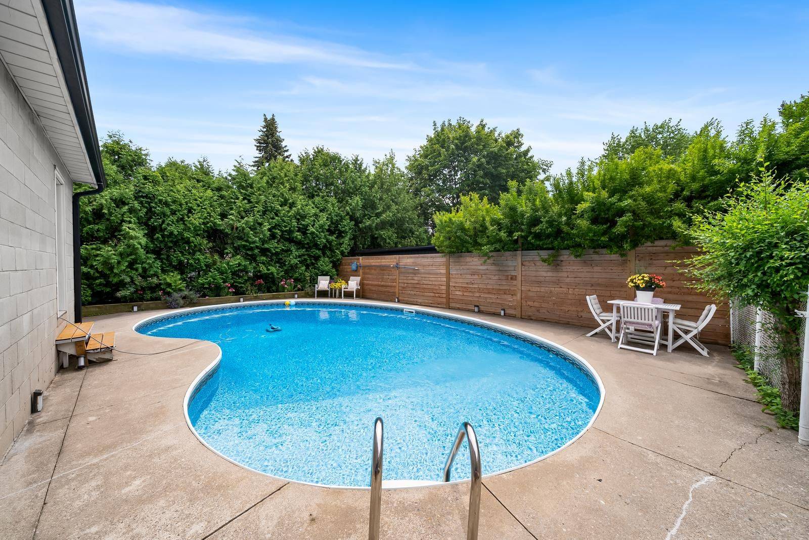 Toronto C07, ON M2R 1E2,237 Churchill AVE
