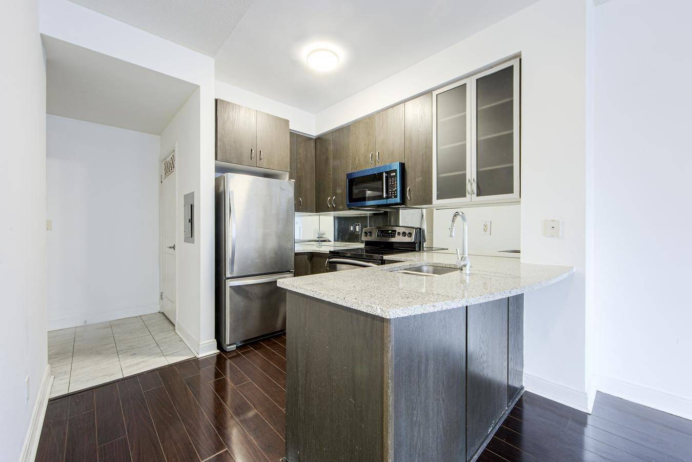 Toronto C02, ON M4W 3Y8,18 Yorkville AVE #315