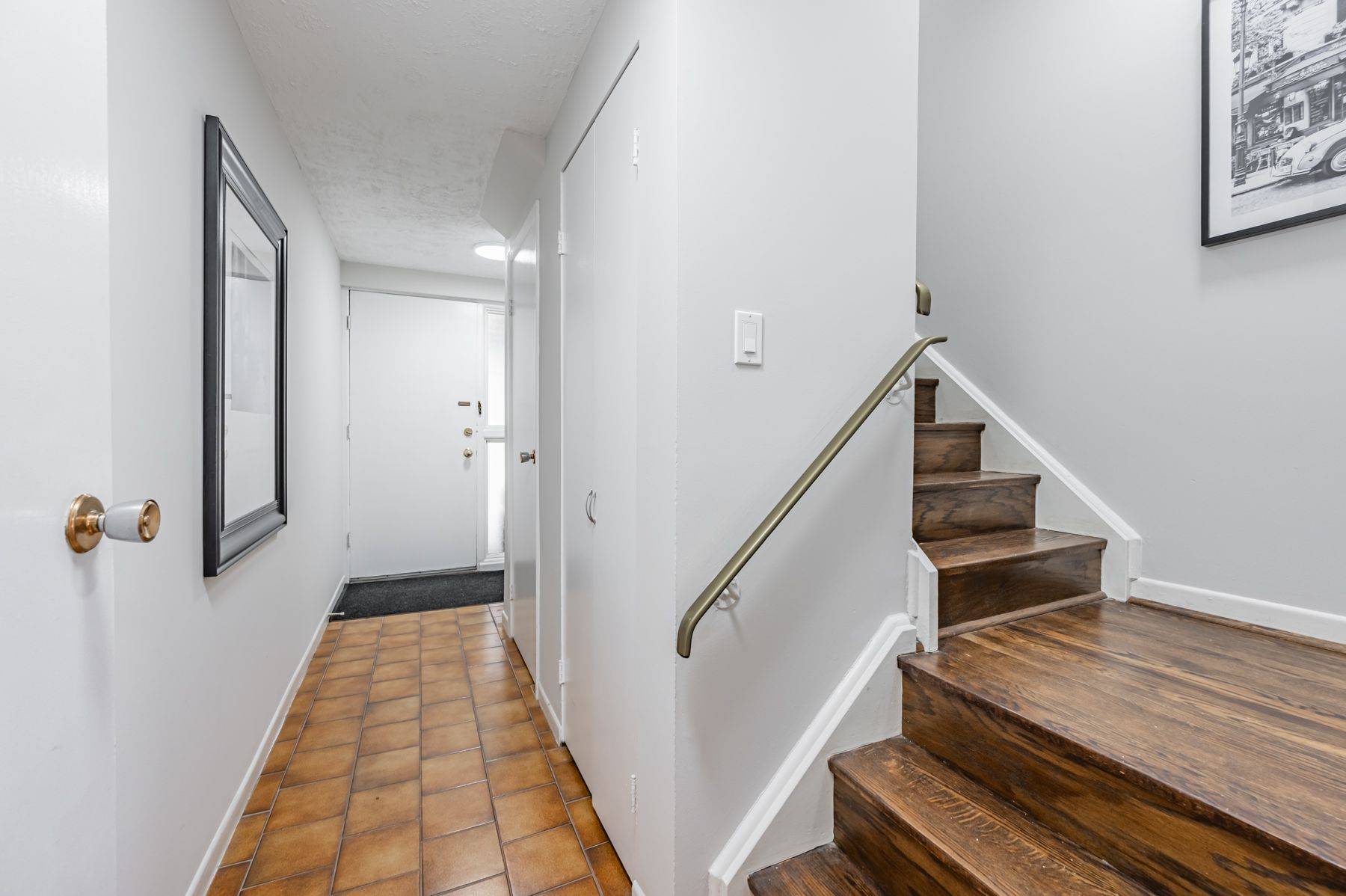 Toronto C15, ON M2H 1W8,86 Castlebury CRES #11