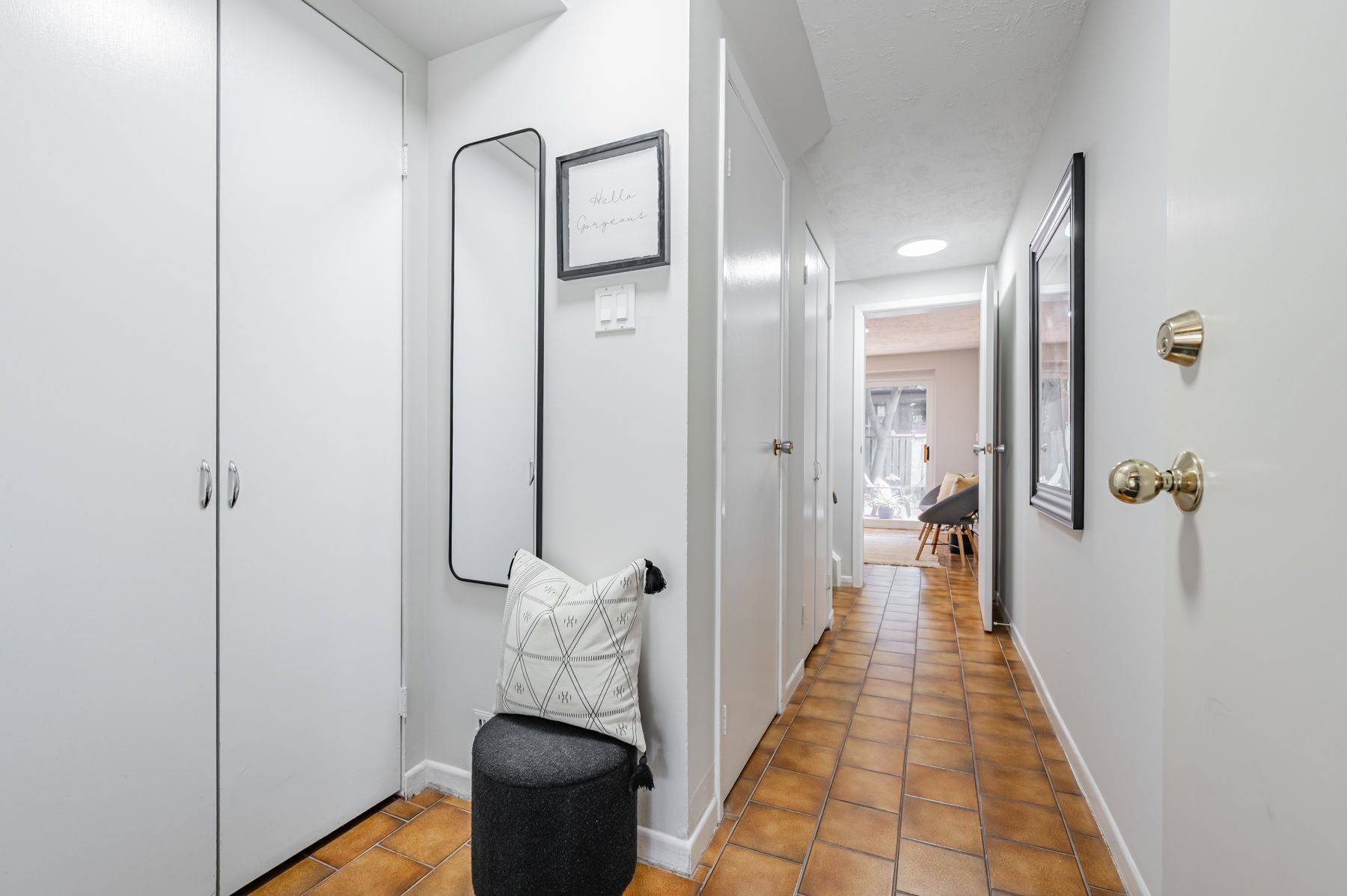 Toronto C15, ON M2H 1W8,86 Castlebury CRES #11