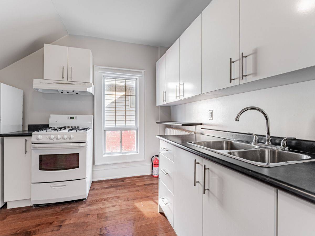Toronto C01, ON M5S 2L1,50 Major ST #3