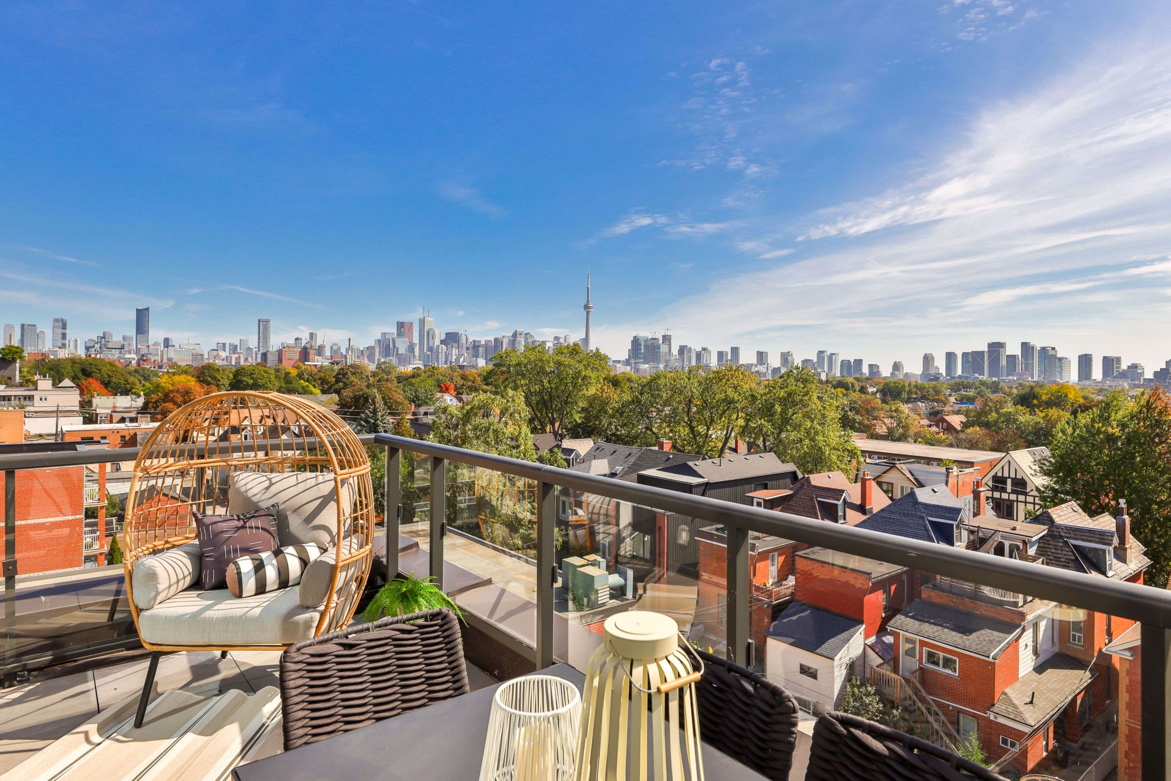 899 College ST #615, Toronto C01, ON M6H 1A1