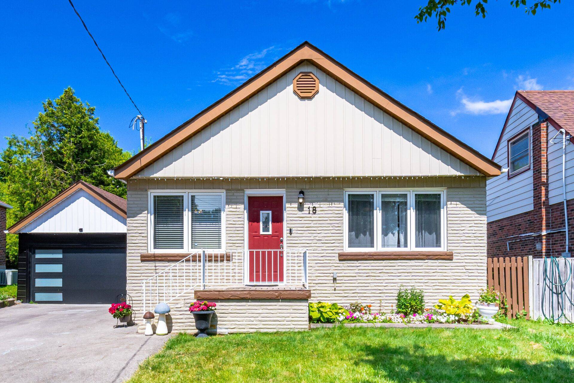 18 Adanac DR, Toronto E08, ON M1M 2E4