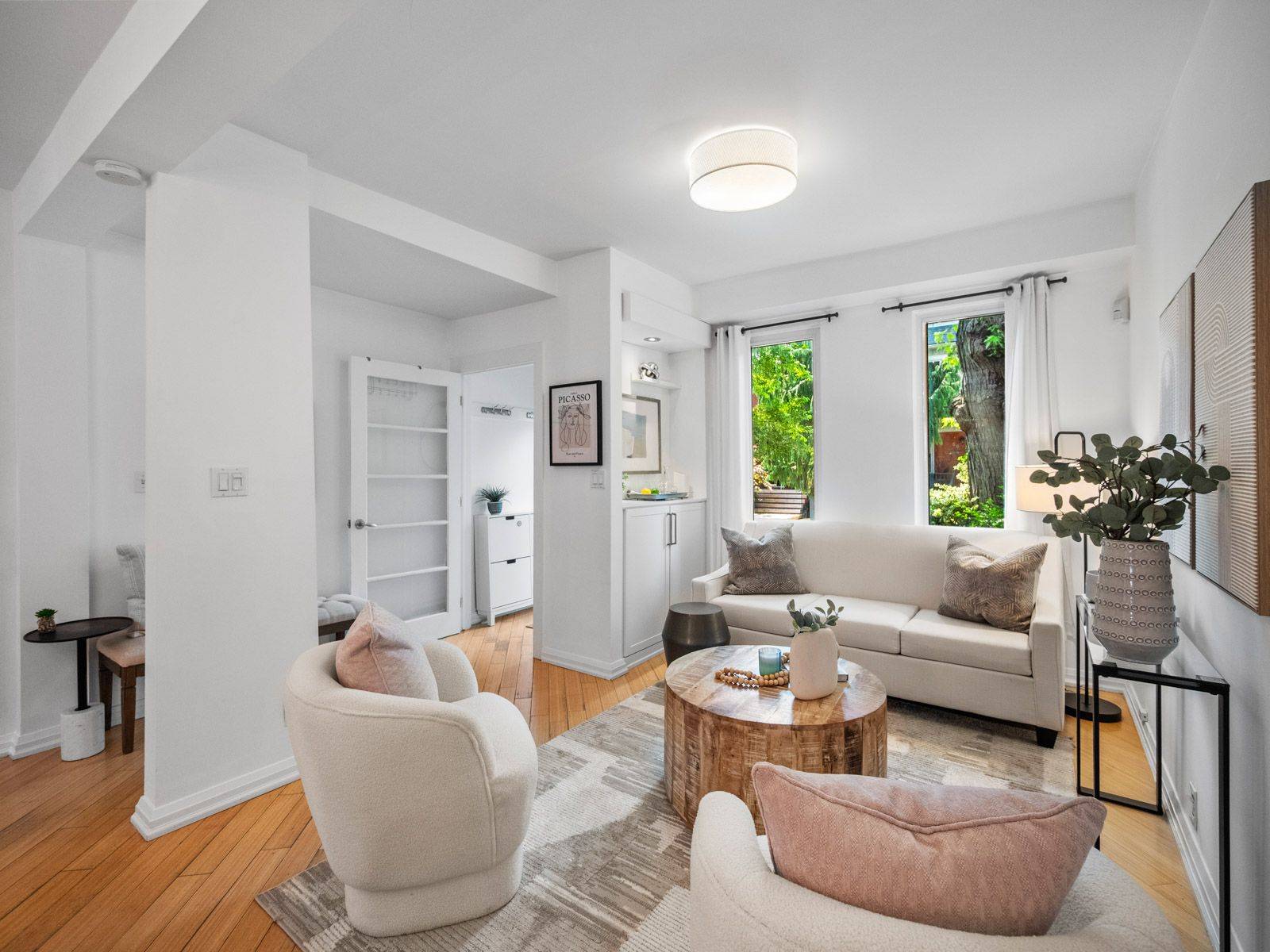 Toronto E01, ON M4M 2K5,69 De Grassi ST