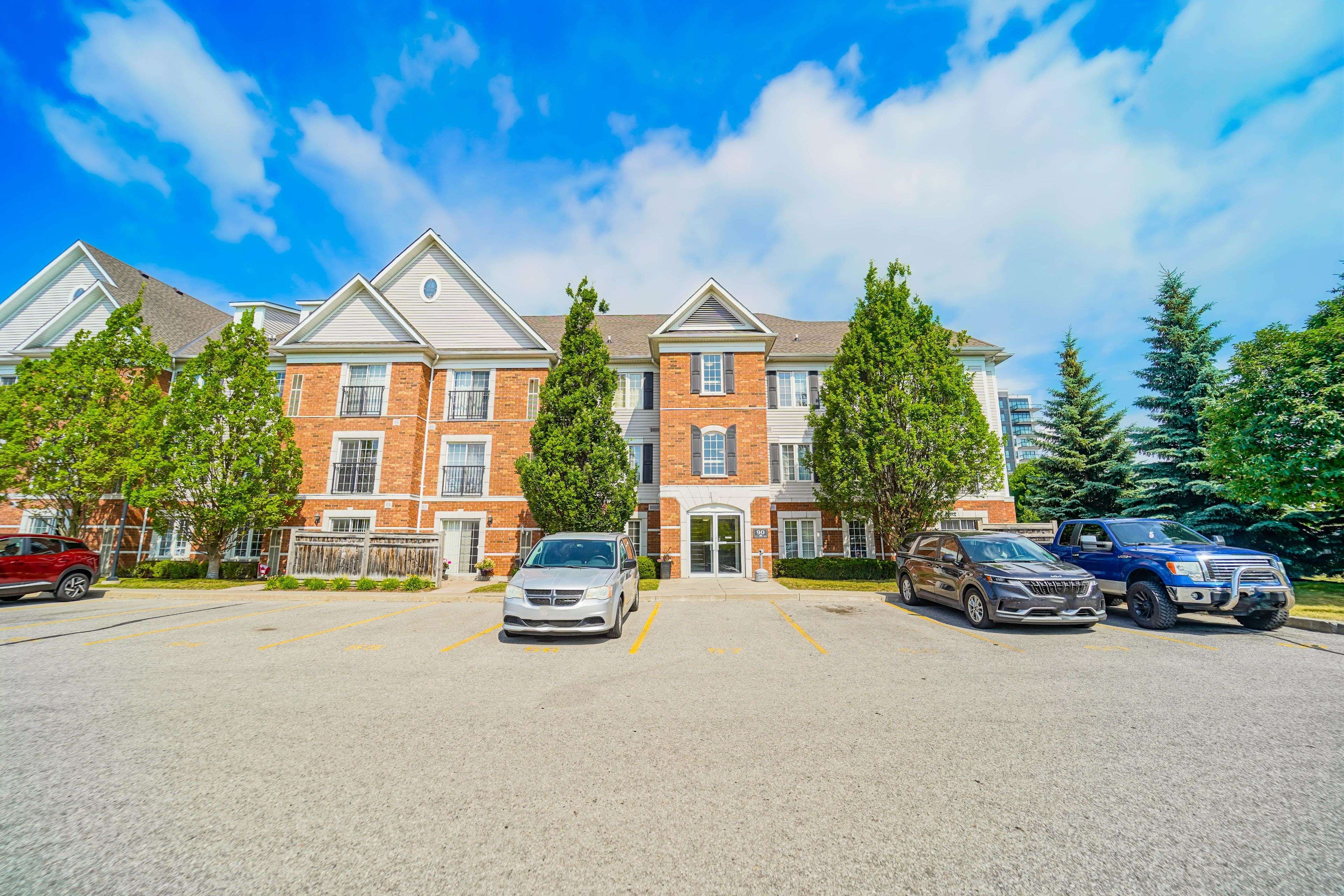 Clarington, ON L1C 5N3,90 Aspen Springs DR #207