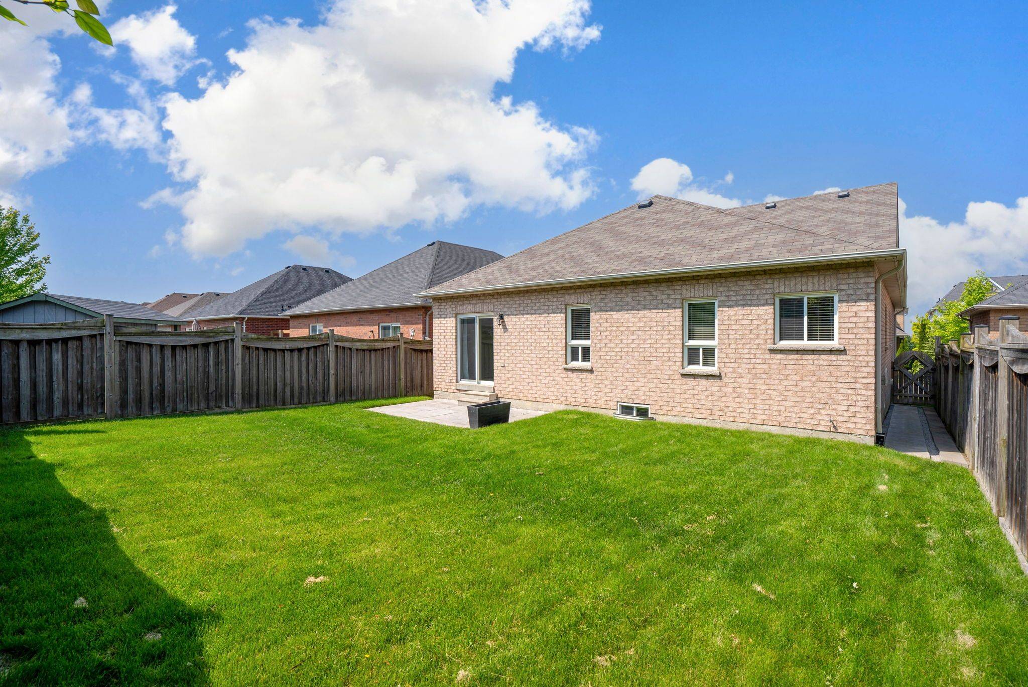 Oshawa, ON L1K 0C8,1031 Eagle Ridge DR