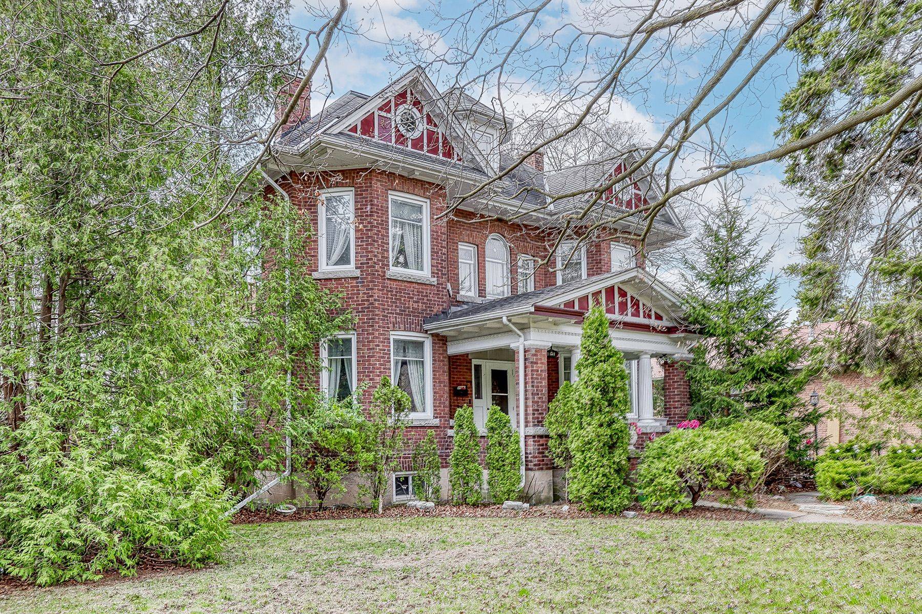 Toronto E10, ON M1E 3V8,456 manse RD