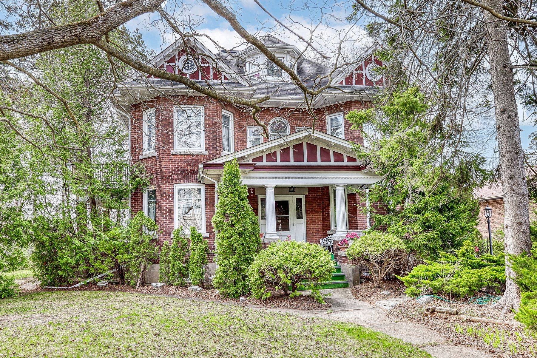 Toronto E10, ON M1E 3V8,456 manse RD