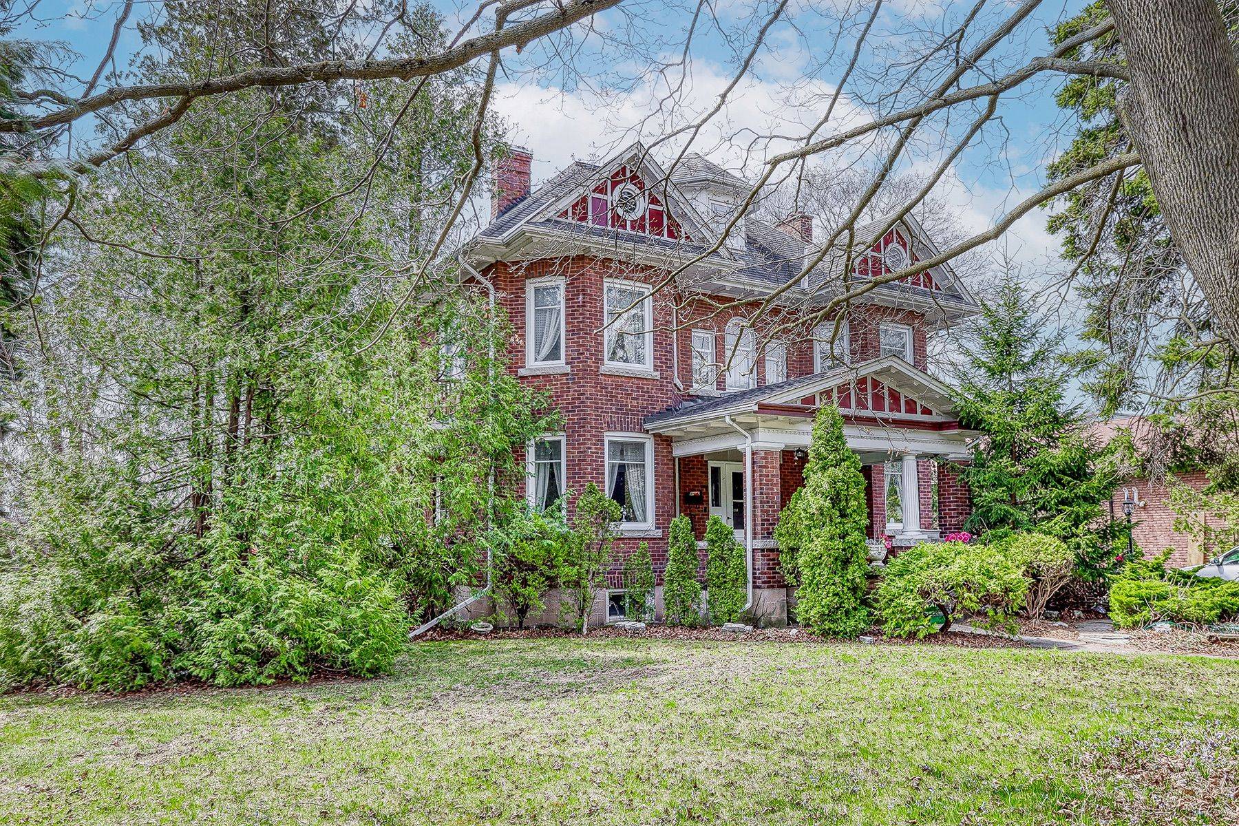 Toronto E10, ON M1E 3V8,456 manse RD