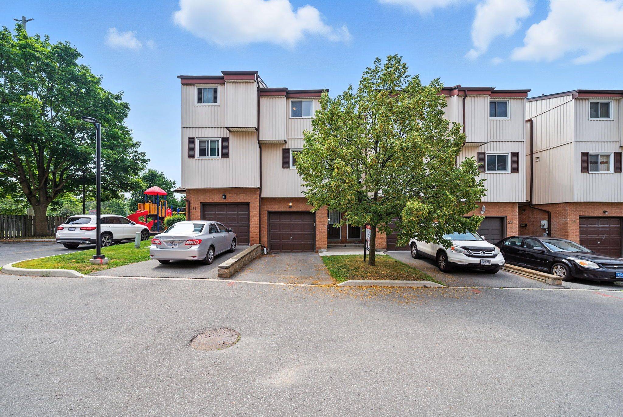 Oshawa, ON L1K 1L9,601 Galahad DR #29