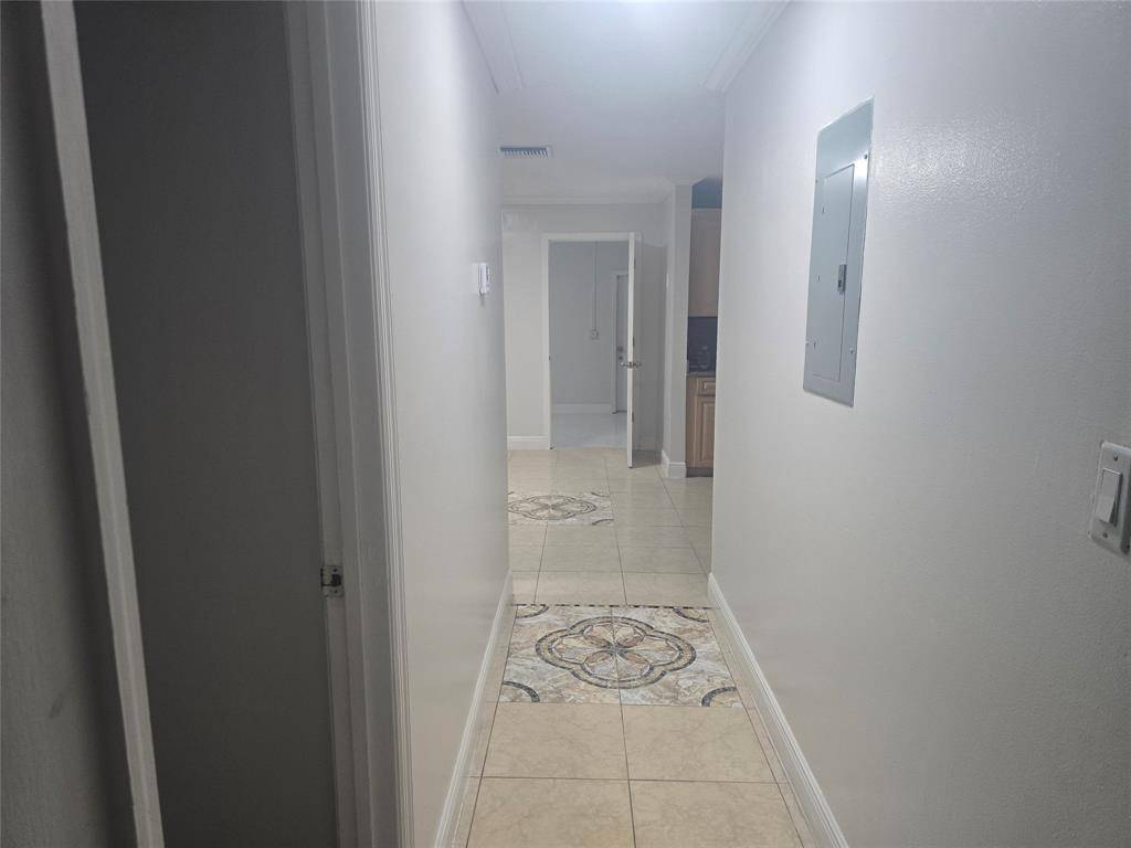 8241 SW 4th St, North Lauderdale, FL 33068