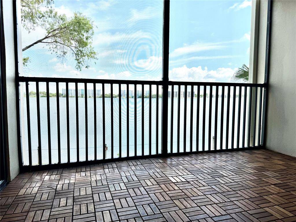 117 Lake Emerald Dr #205, Oakland Park, FL 33309