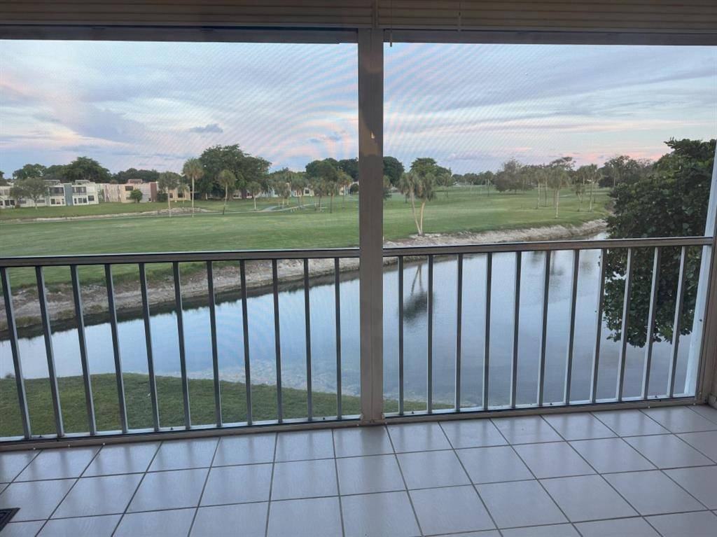 7608 NW 18th St #305, Margate, FL 33063