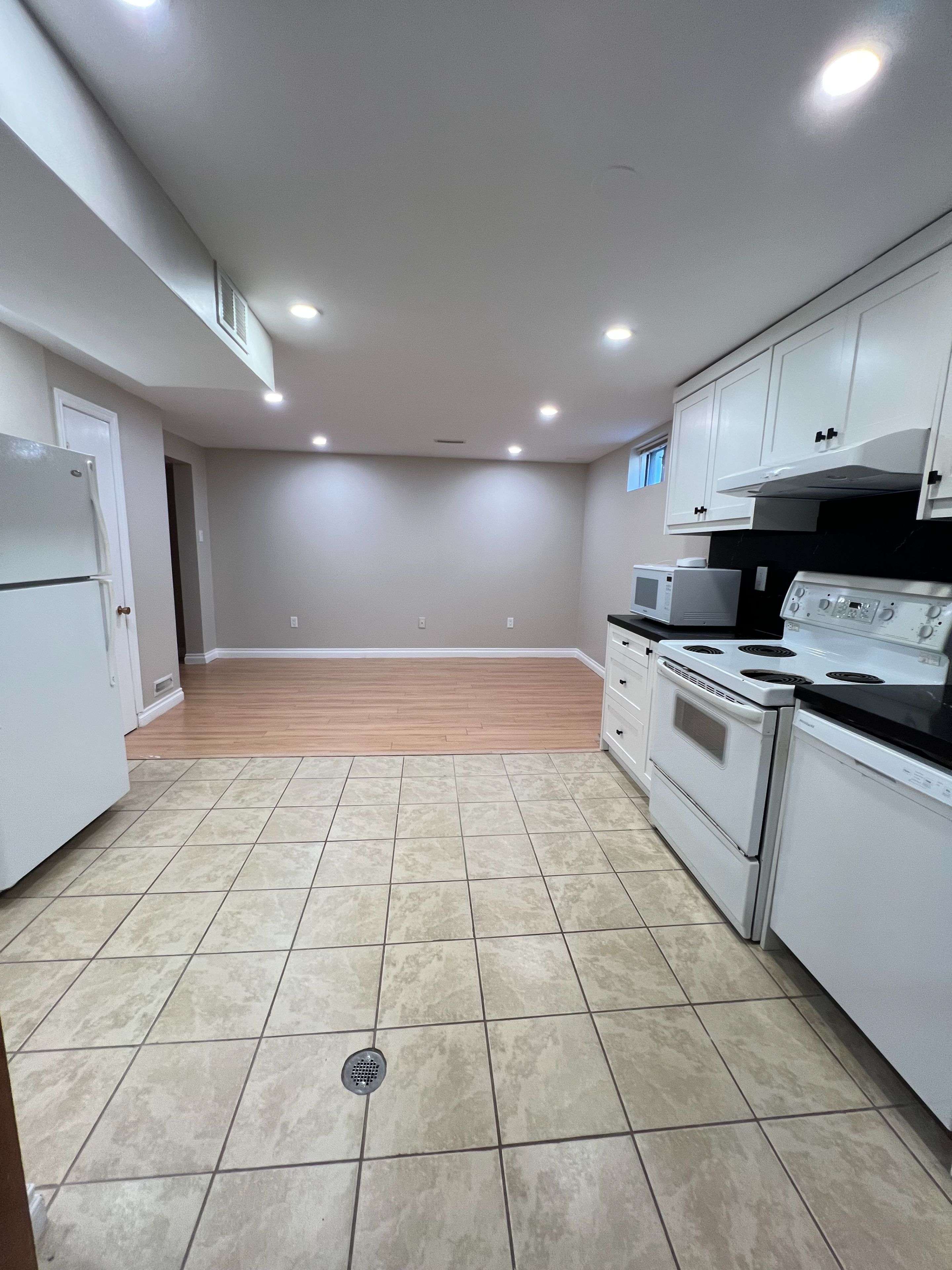 Newmarket, ON L3Y 7W5,125 Grant Blight CRES