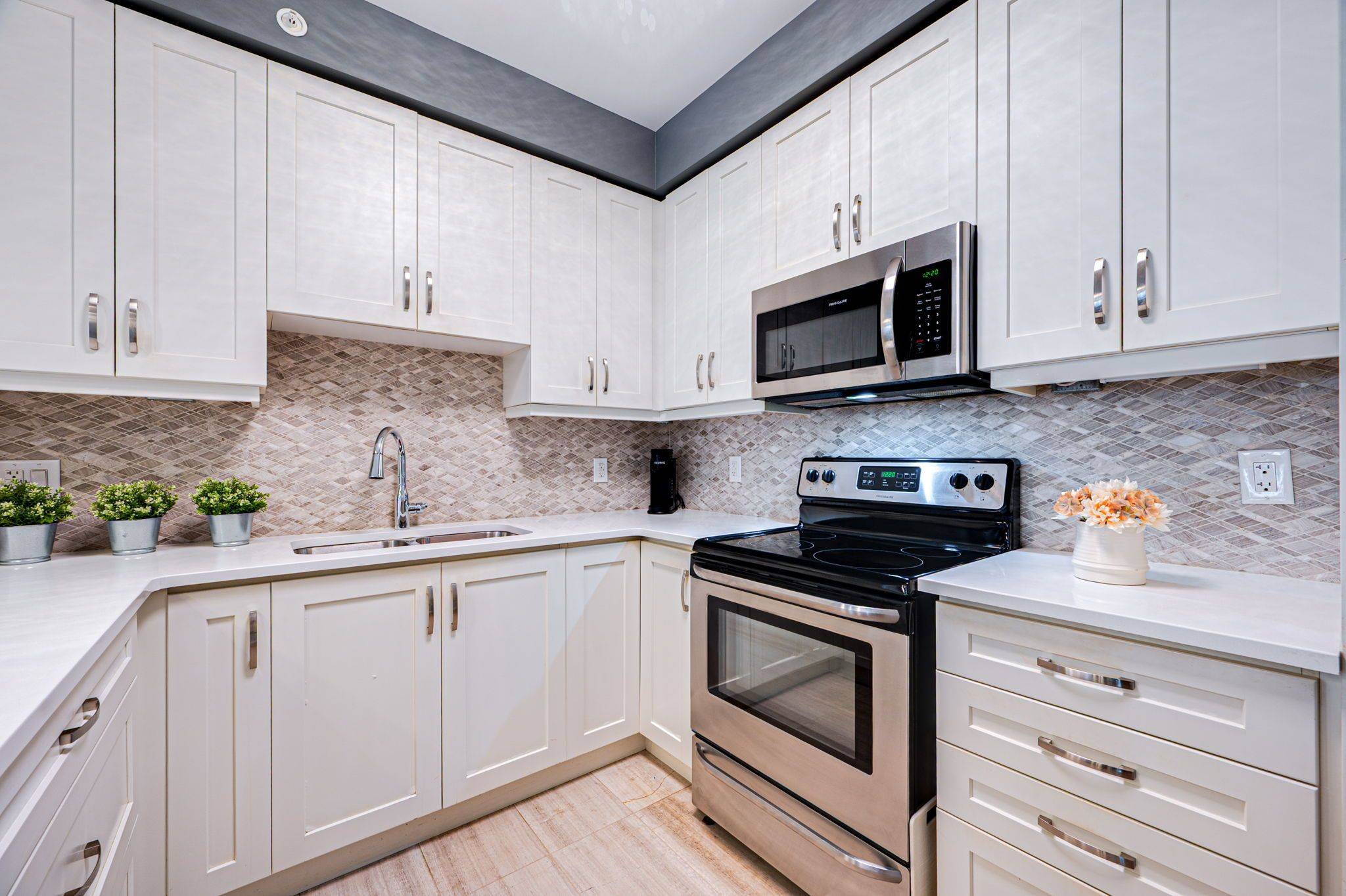 Vaughan, ON L6A 0K1,9255 Jane ST #1402
