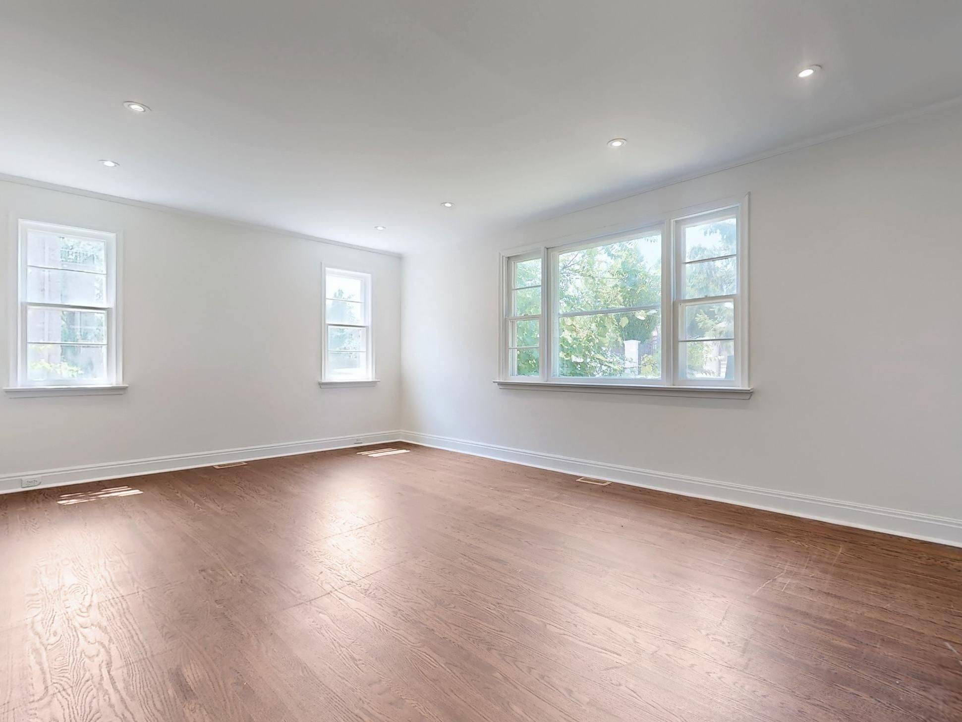 Richmond Hill, ON L4C 7A3,21 Yongeview AVE #1
