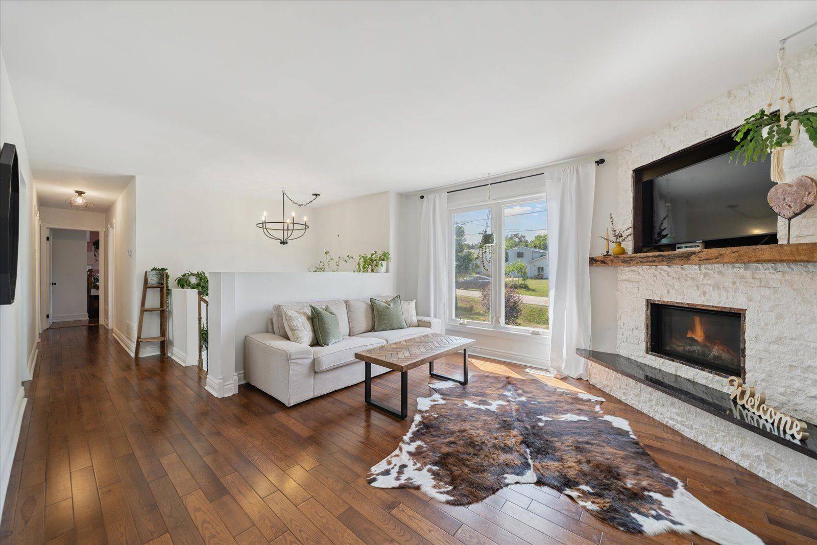 Georgina, ON L4P 3A5,304 Annshiela DR