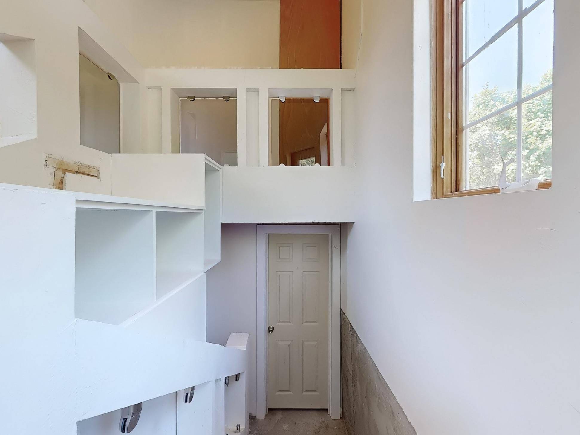 Richmond Hill, ON L4C 7A3,21 Yongeview AVE #2