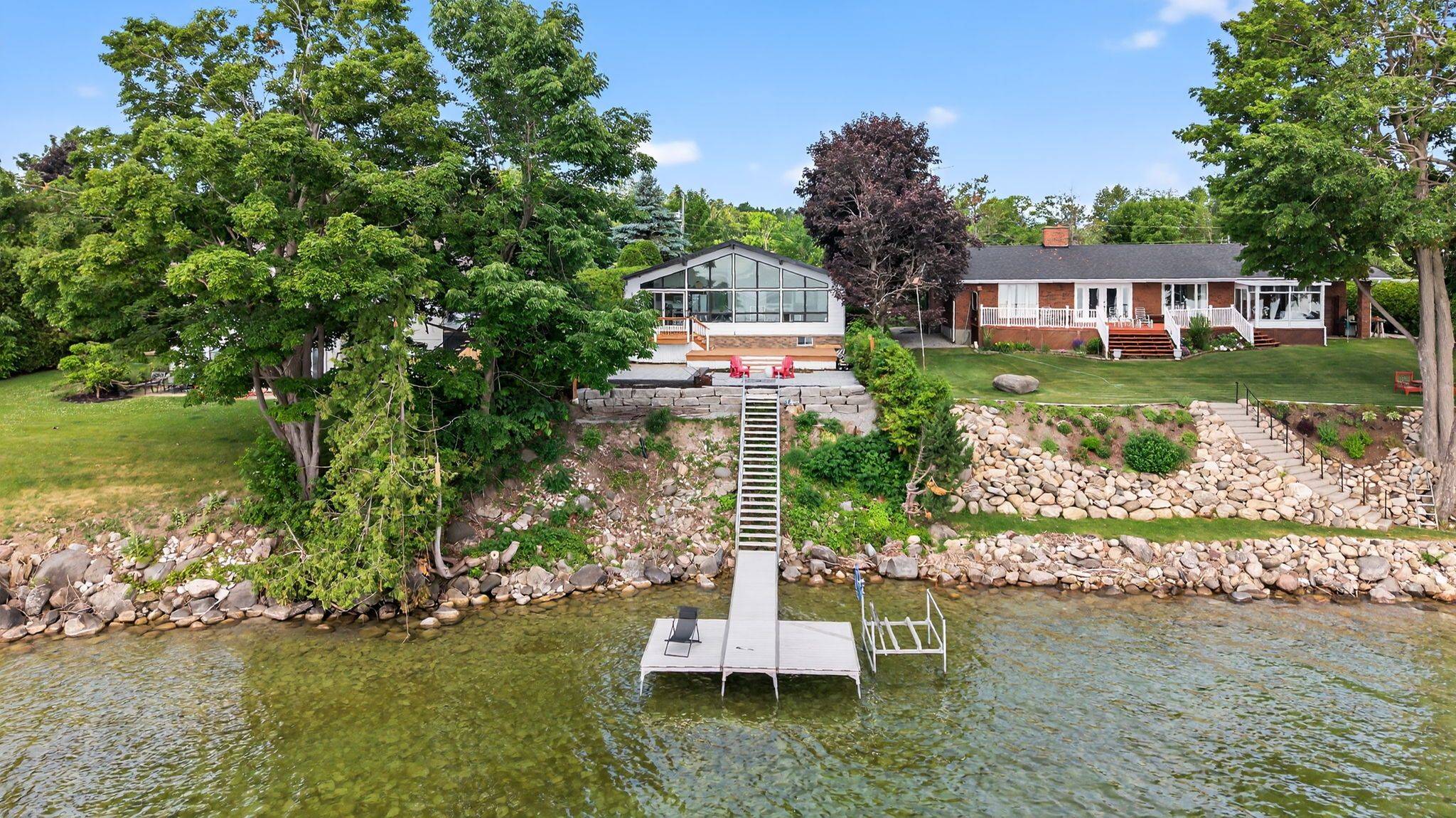 211 Moon Point DR, Oro-medonte, ON L3V 6H1