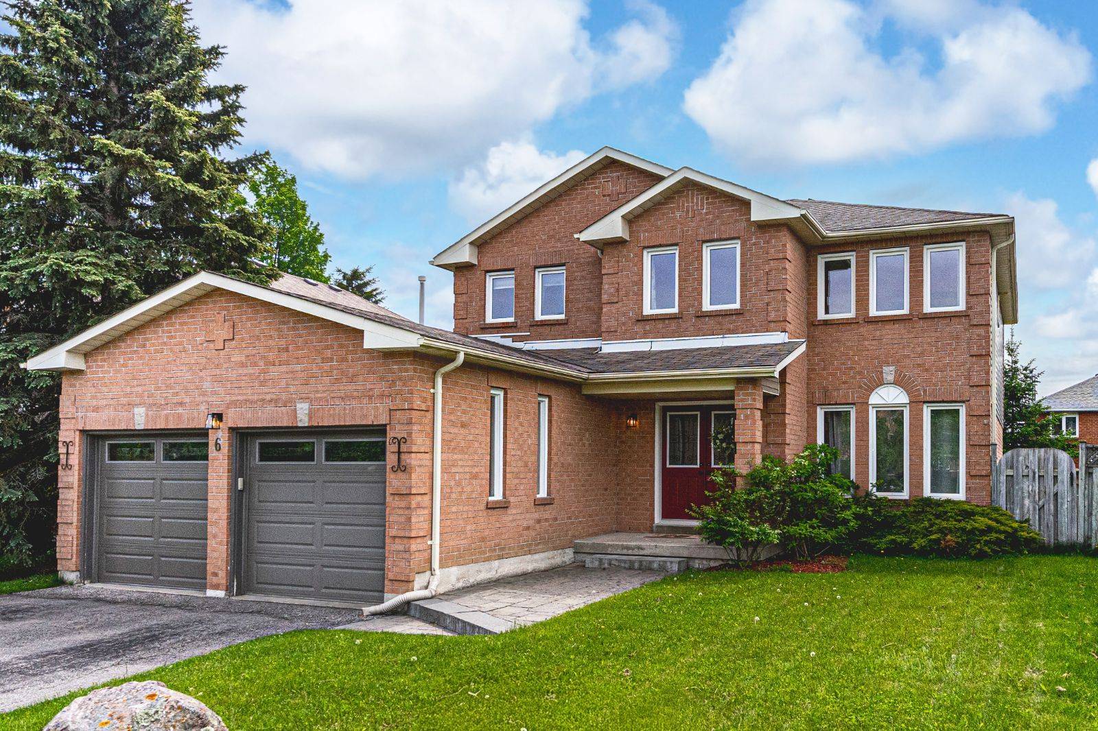 6 McDougall DR, Barrie, ON L4N 7J1