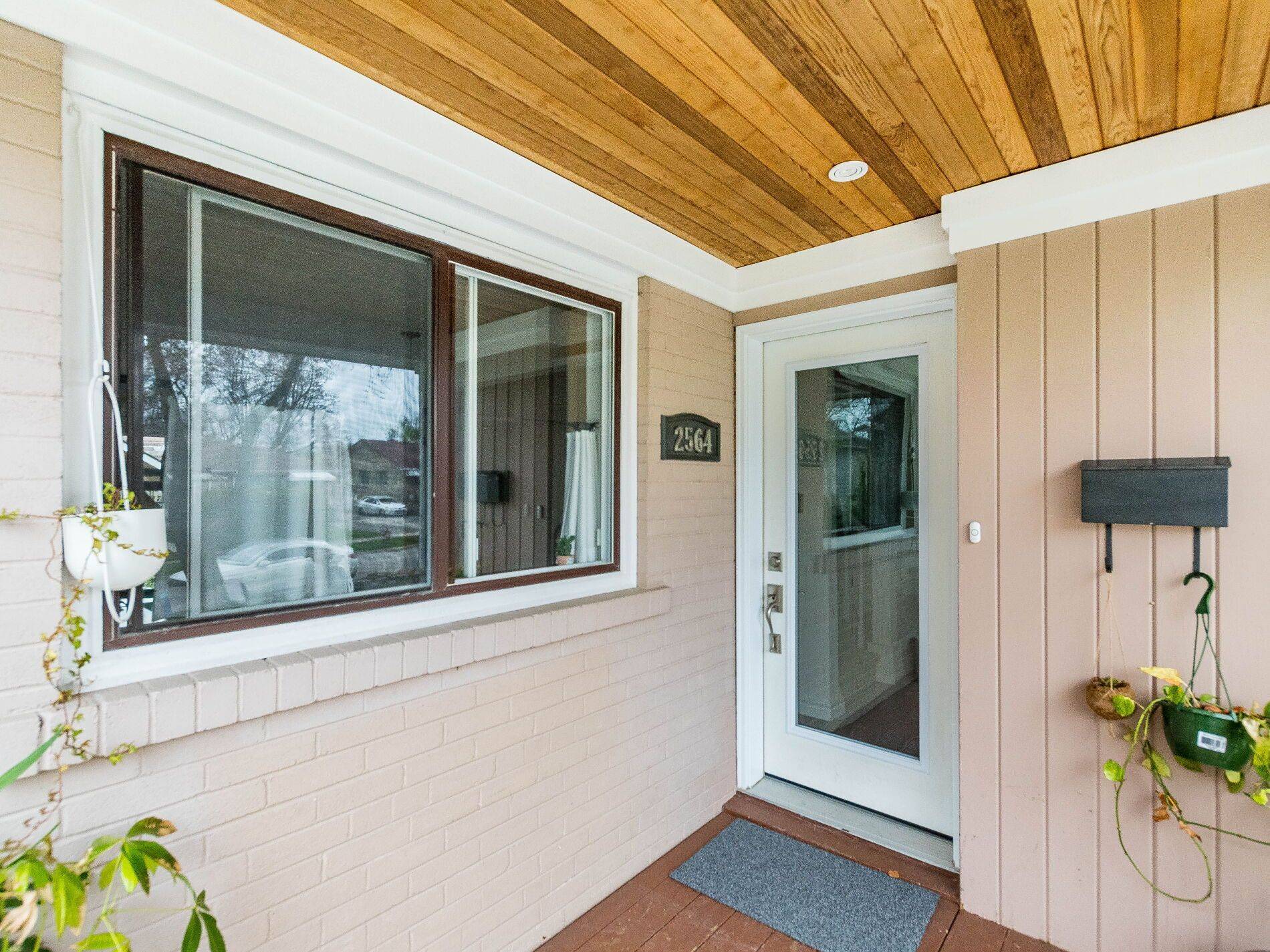 Mississauga, ON L5J 3W1,2564 Lundigan DR