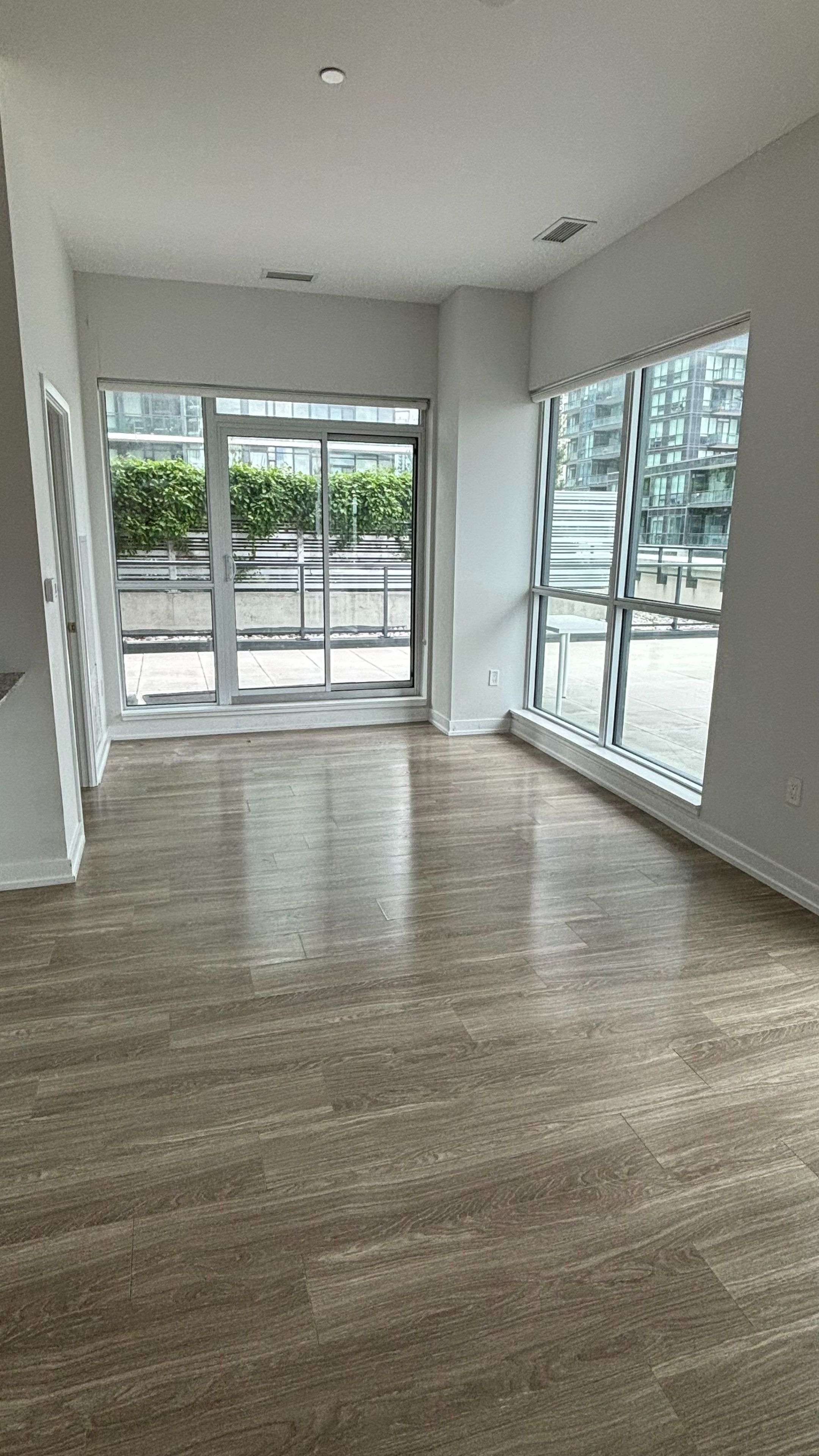 Mississauga, ON L5B 0K8,4055 Parkside Village DR #511