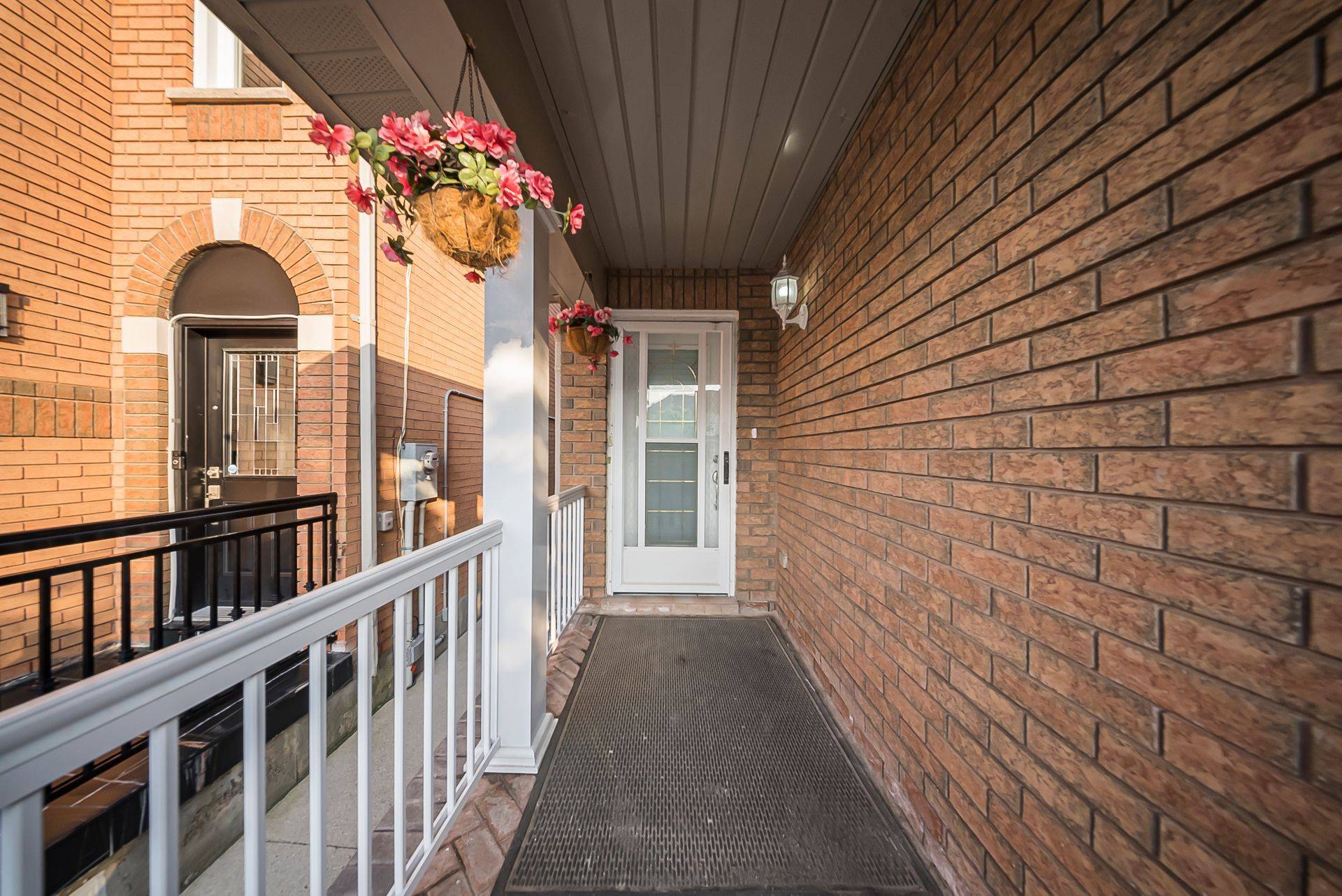 Brampton, ON L6R 1B8,92 Black Oak DR