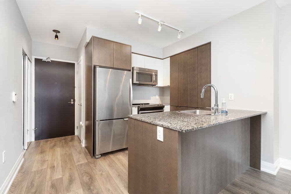 Toronto W08, ON M9B 1S9,9 Valhalla Inn RD #307