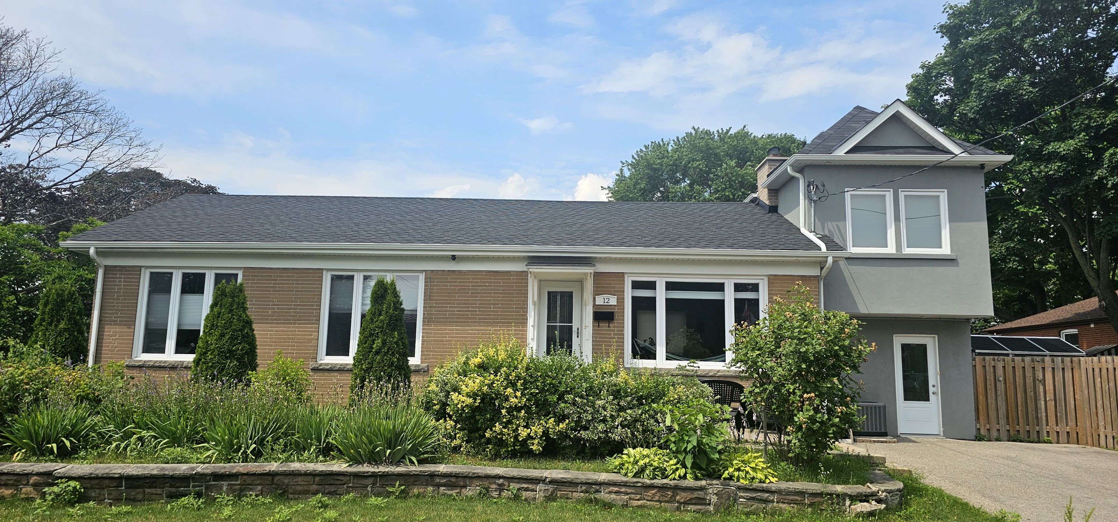 12 Rollins PL, Toronto W08, ON M9B 3Y4