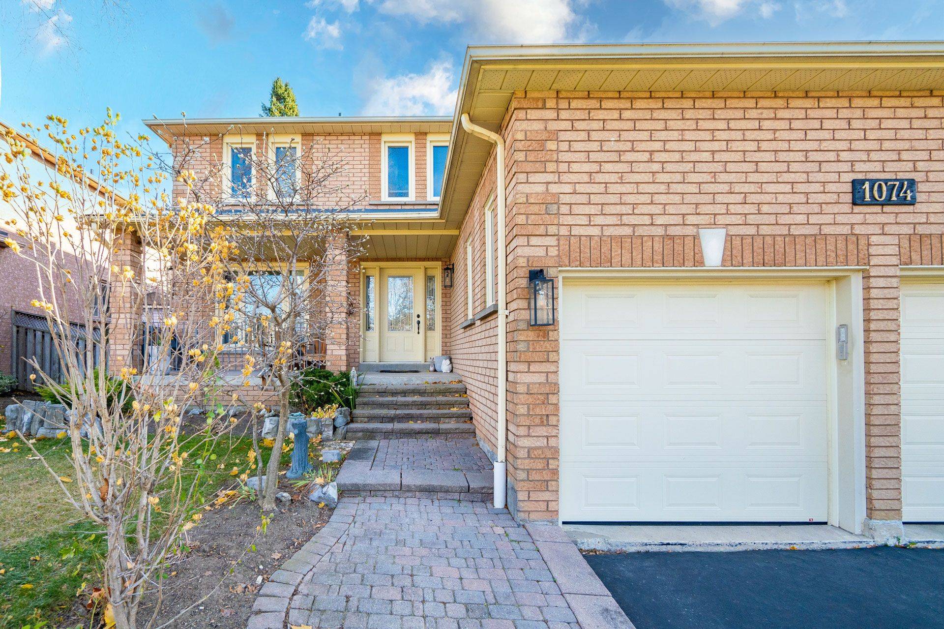Mississauga, ON L5V 1J7,1074 Bradbury Chase