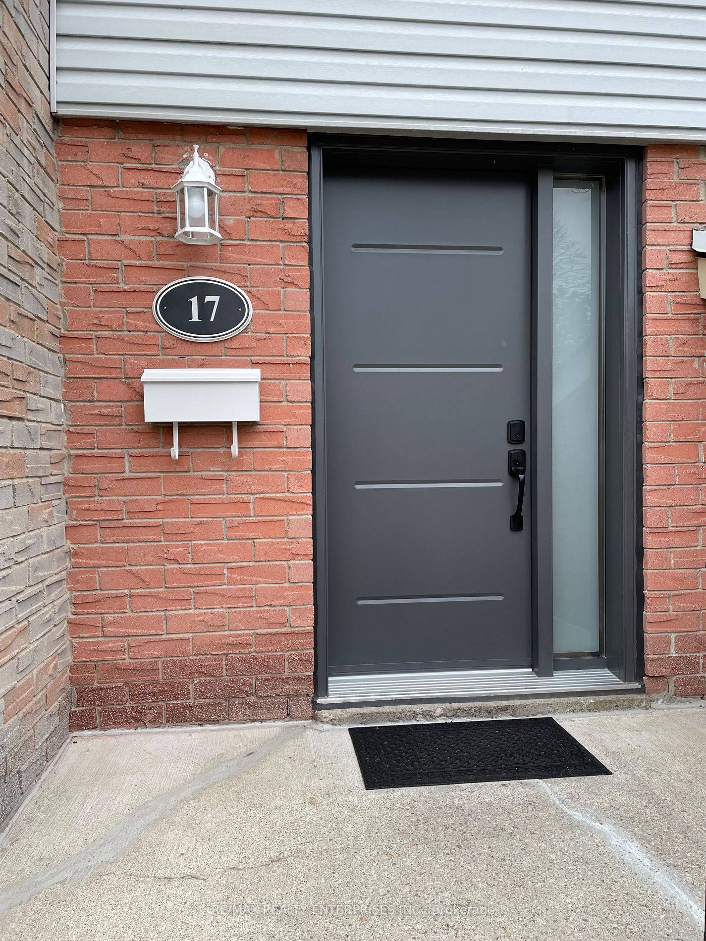 1055 Shawnmarr RD #17, Mississauga, ON L5H 3V2