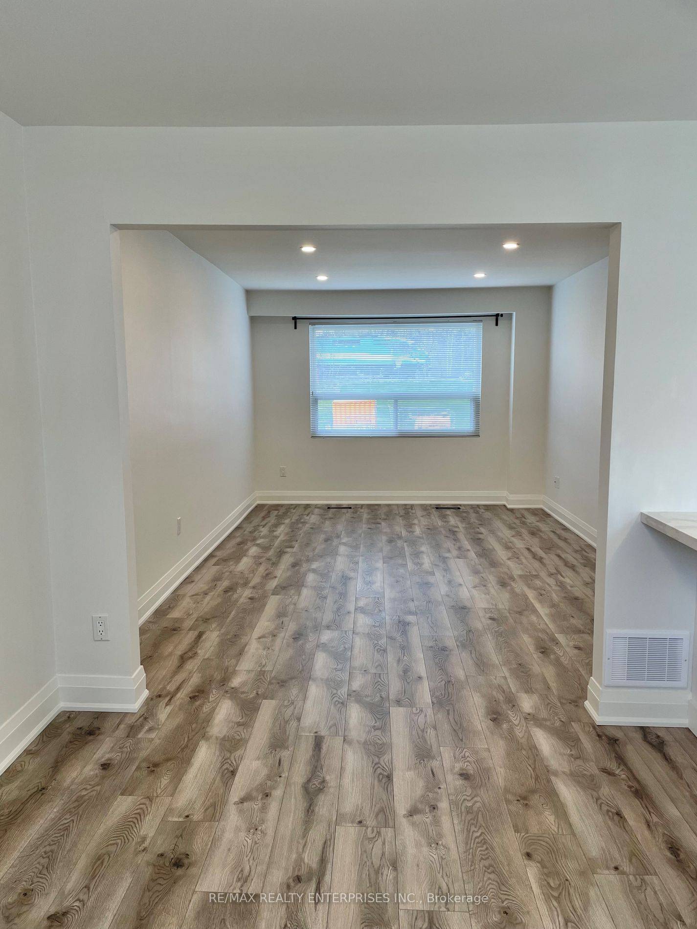 Mississauga, ON L5H 3V2,1055 Shawnmarr RD #17