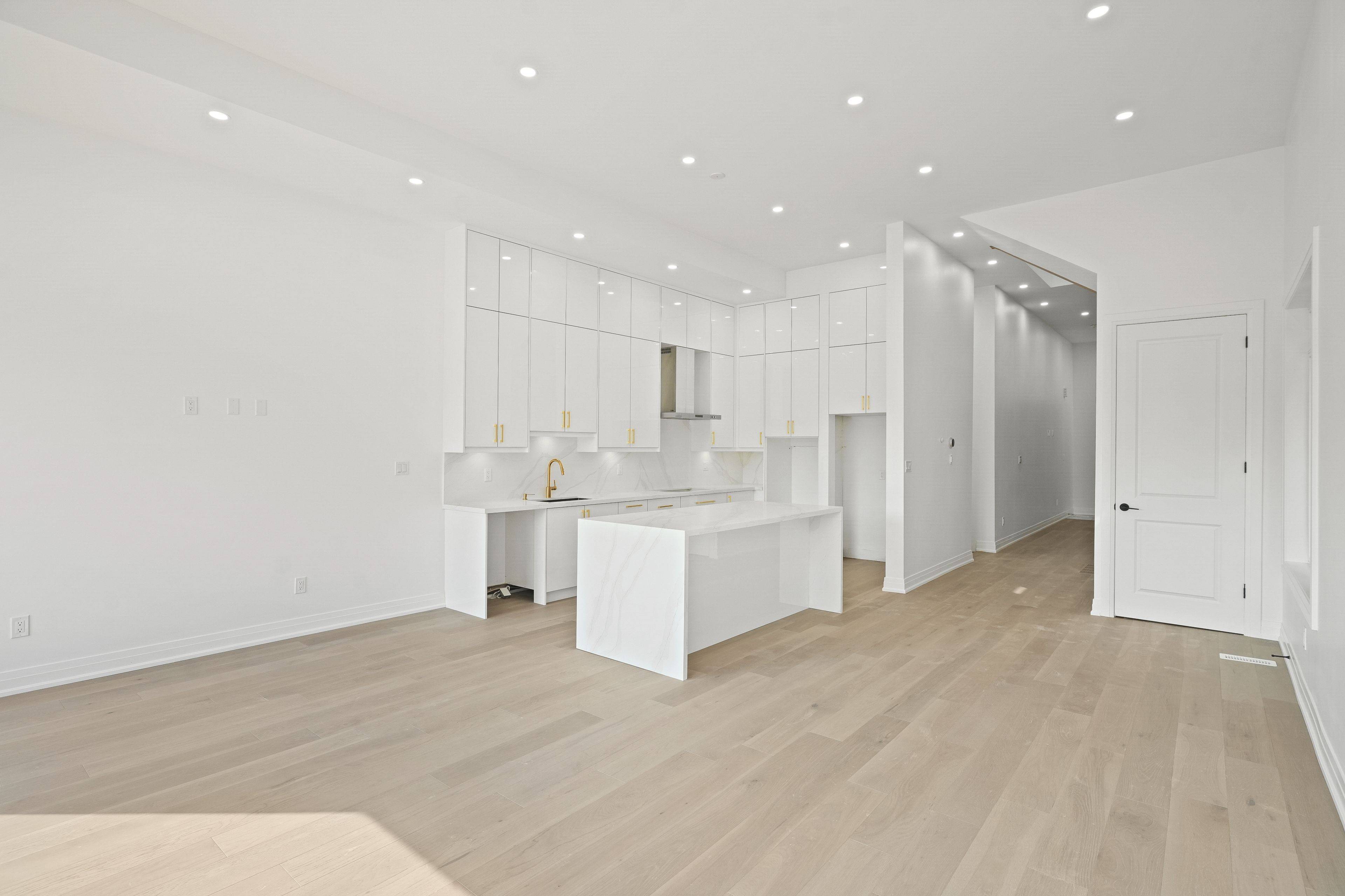 Mississauga, ON L5W 1S5,6618 Harmony HL