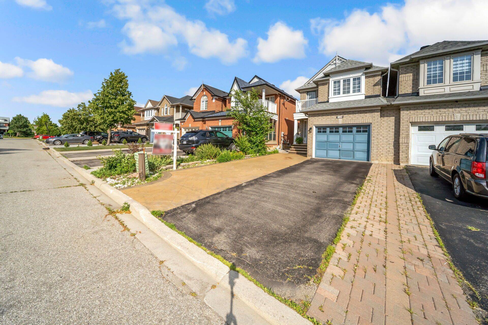 Mississauga, ON L5W 1E6,728 Spanish Moss TRL