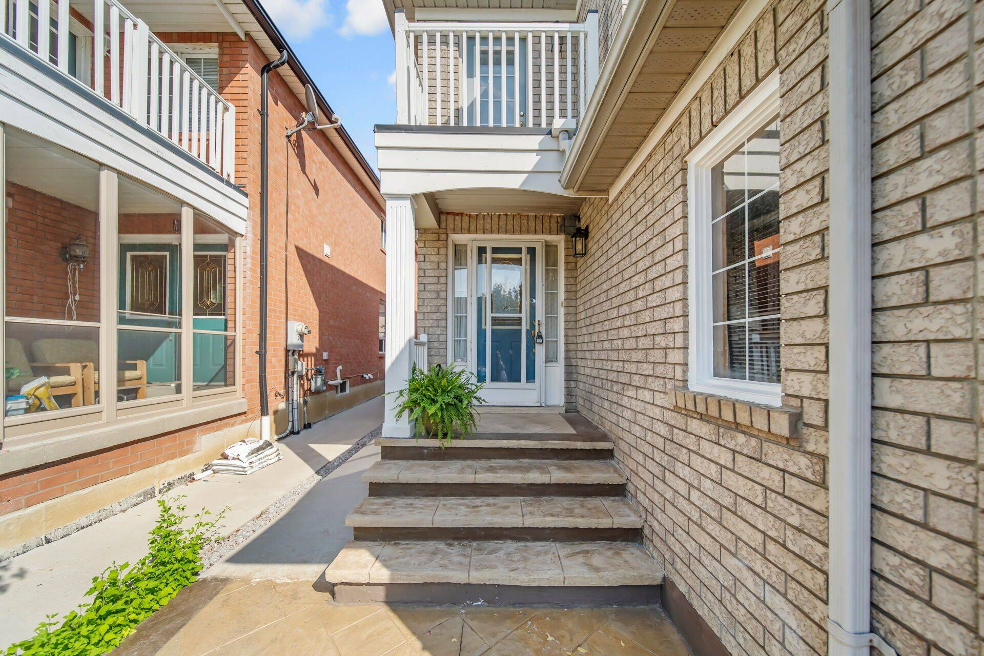 Mississauga, ON L5W 1E6,728 Spanish Moss TRL