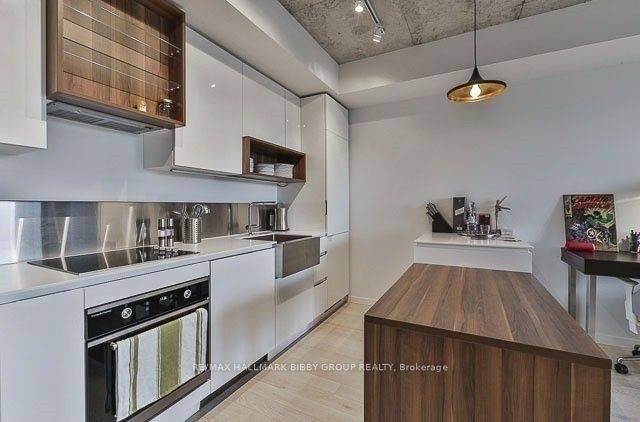Toronto W01, ON M6R 2G5,383 Sorauren AVE #515