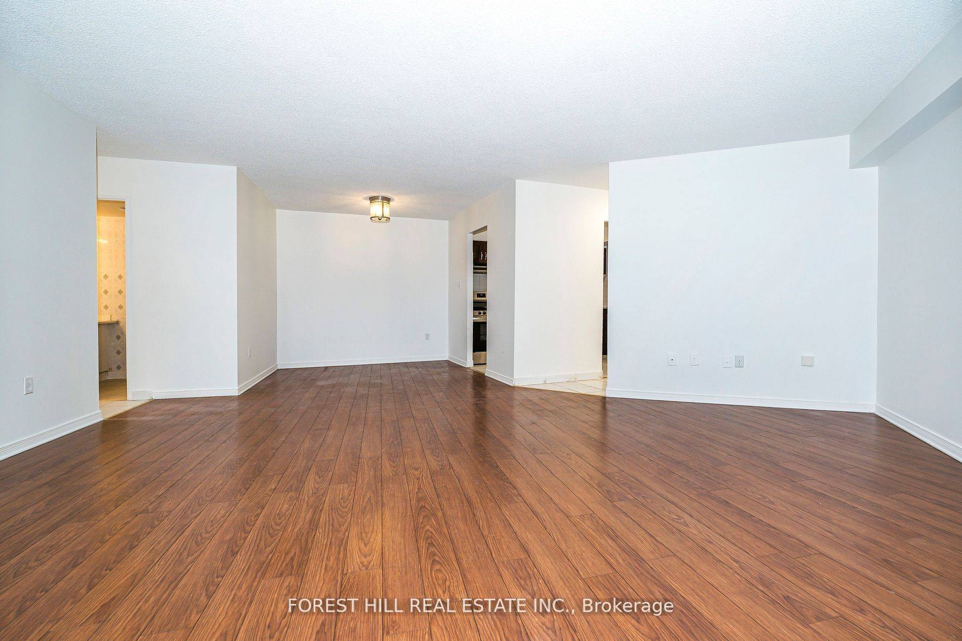 Toronto W09, ON M9R 1S9,330 Dixon RD #207