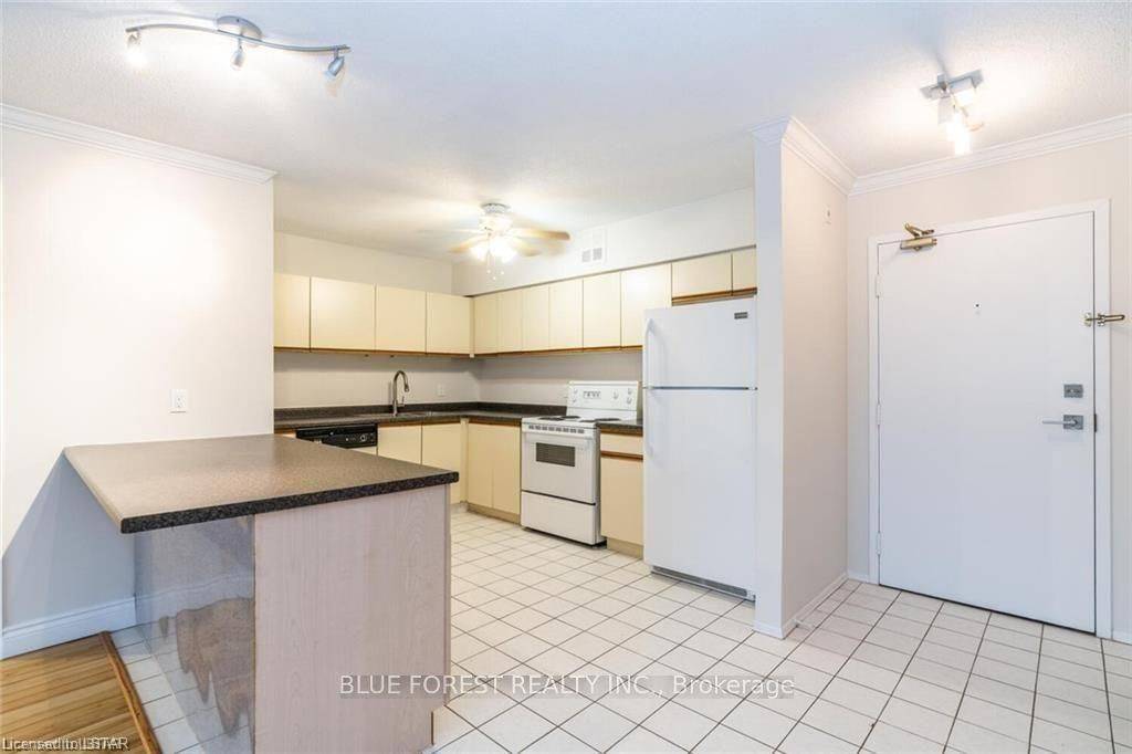 London North, ON N5X 3T6,9 Jacksway CRES #108