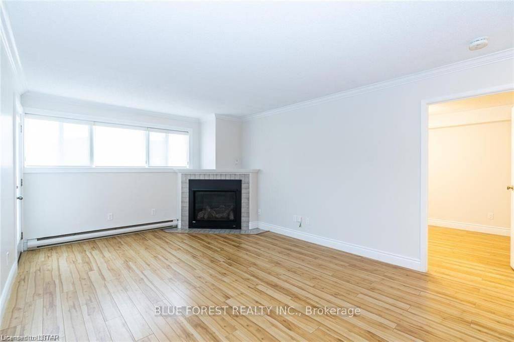 London North, ON N5X 3T6,9 Jacksway CRES #108