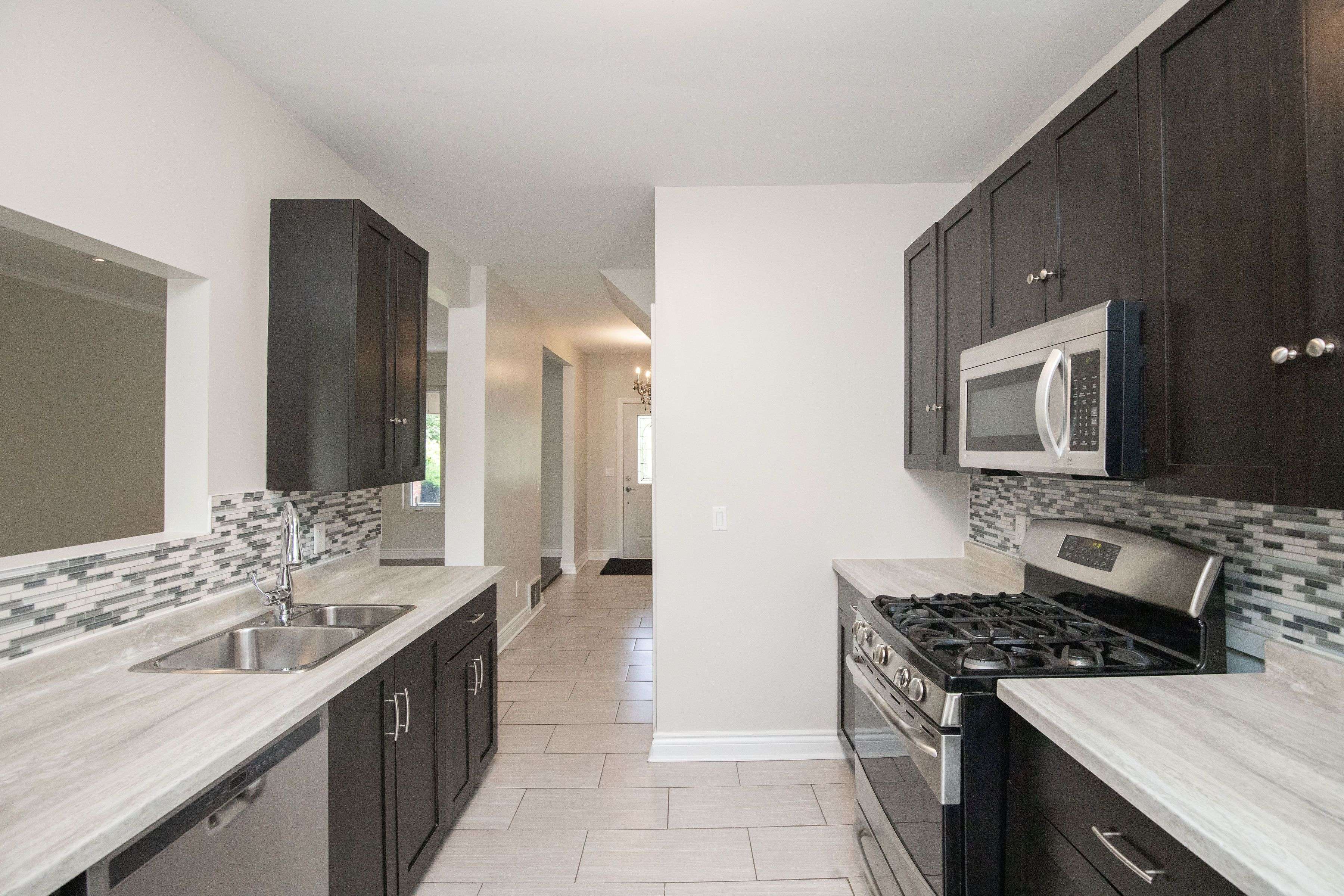 112 Maplewood AVE, Hamilton, ON L8M 1X2