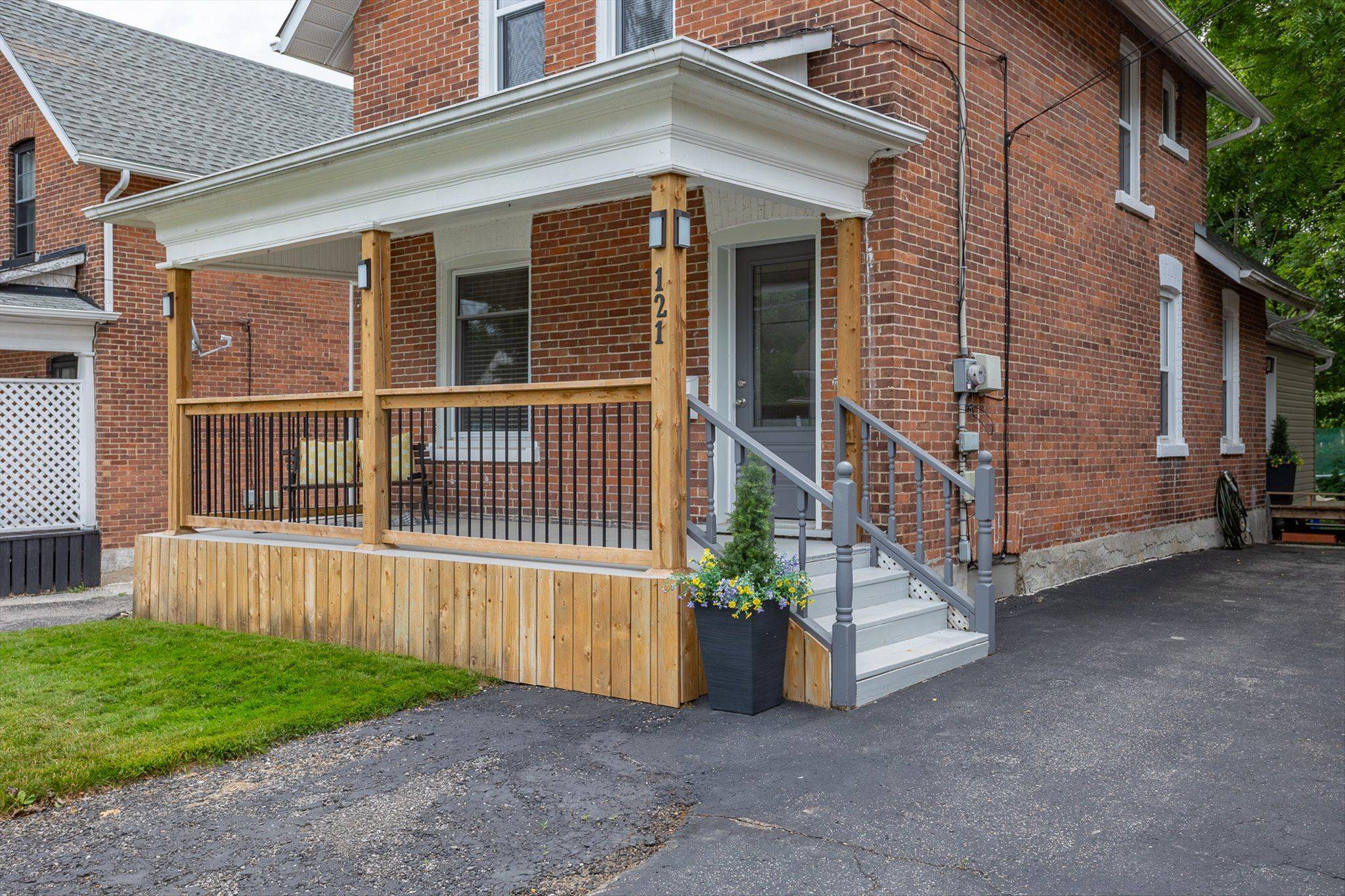 Kawartha Lakes, ON K9V 2R3,121 Durham ST W