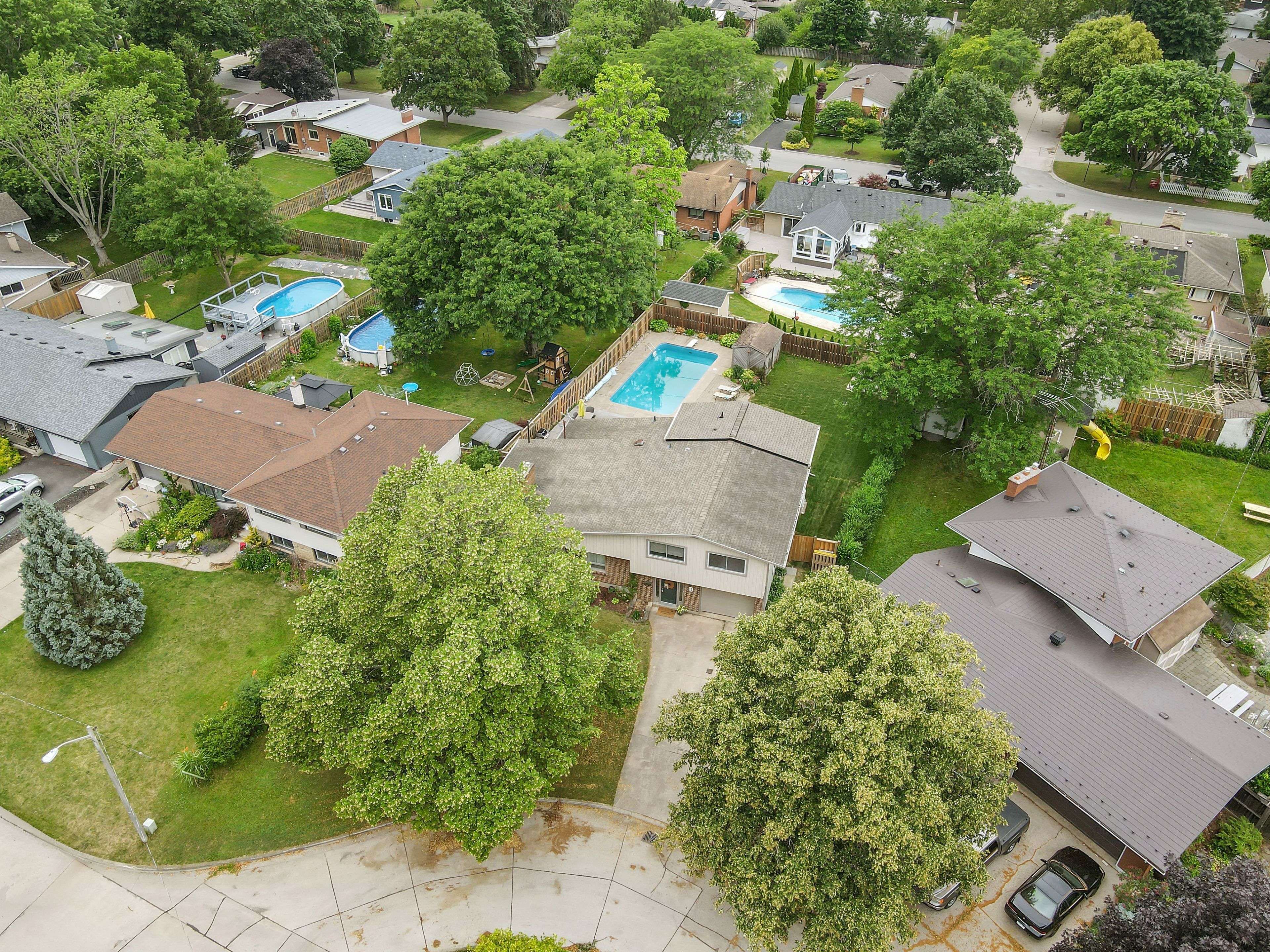 11 Erinbrook CRES, St. Catharines, ON L2T 1Y4