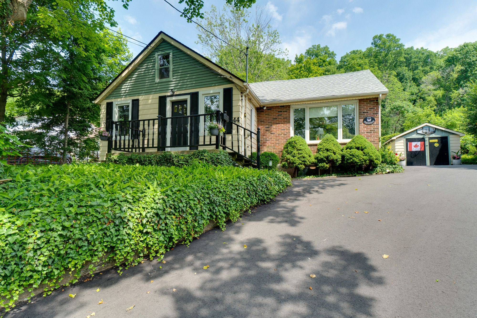 44 Parkside AVE, Hamilton, ON L9H 2S7