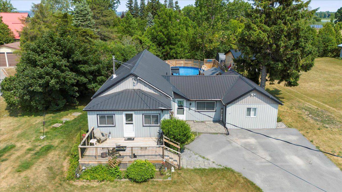 644 Smokes Point RD, Prince Edward County, ON K0K 1L0
