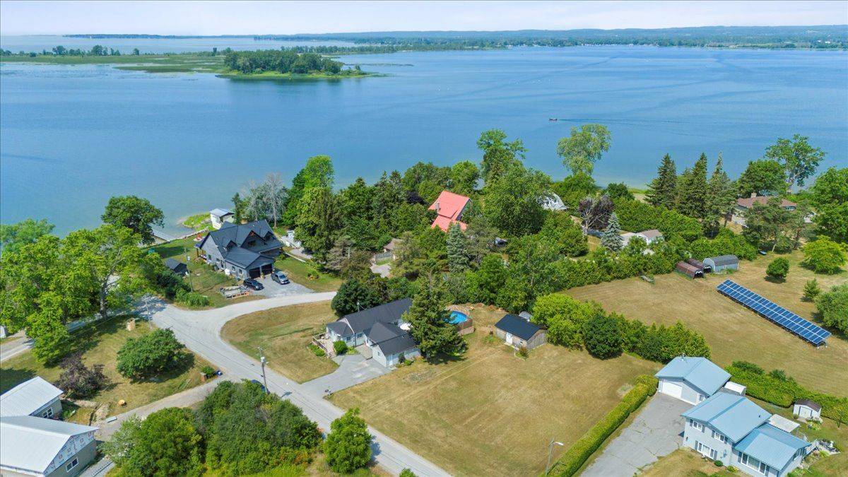 Prince Edward County, ON K0K 1L0,644 Smokes Point RD