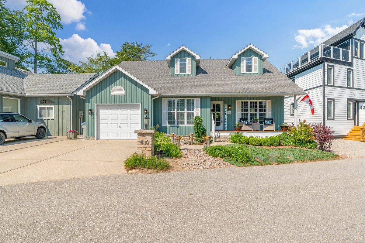 40 Lakeside CIR, Lambton Shores, ON N0M 1T0